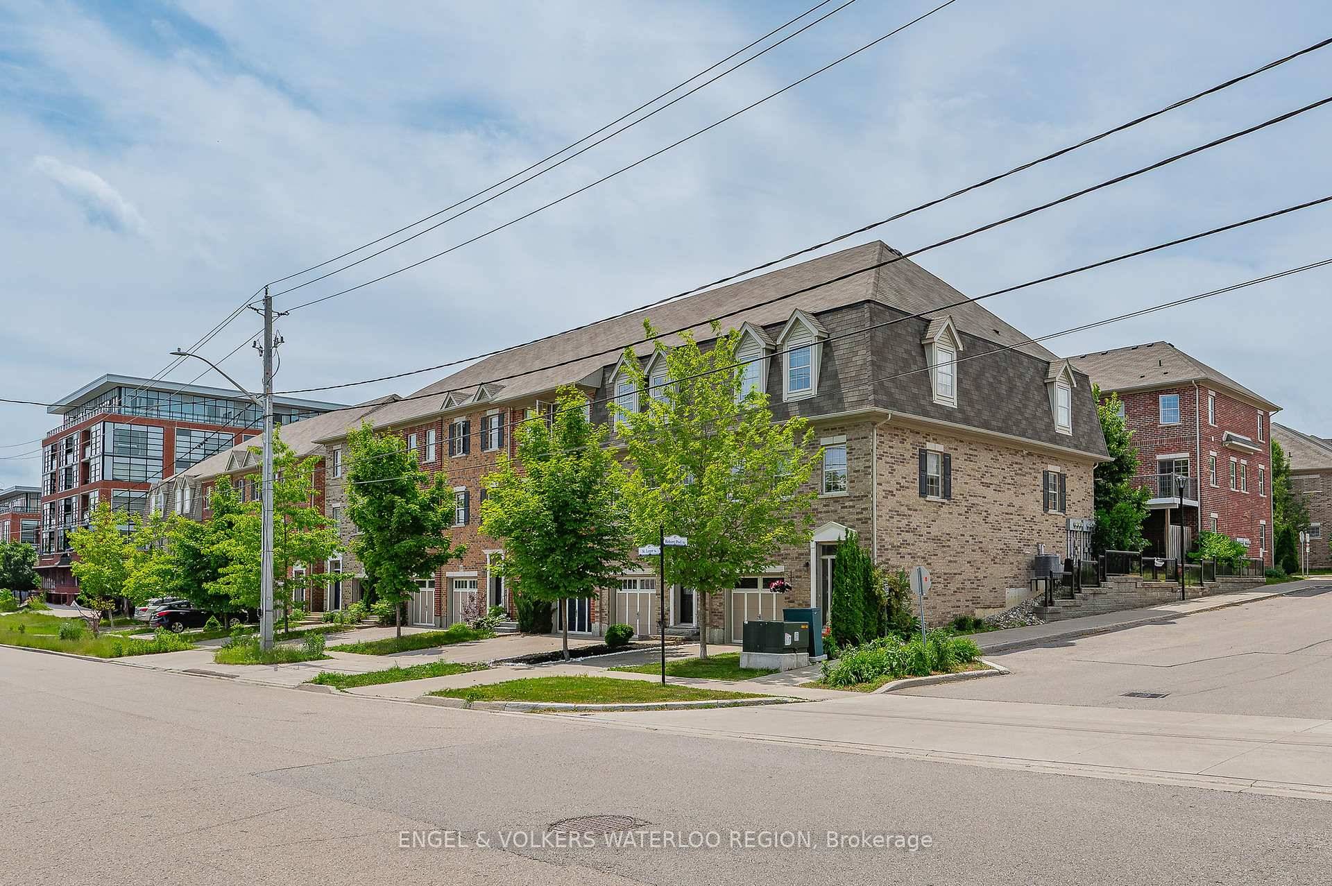 You'll love the space in this 3 bedroom, 4 bath freehold NO monthly fees townhome located in the highly desirable North Ward.