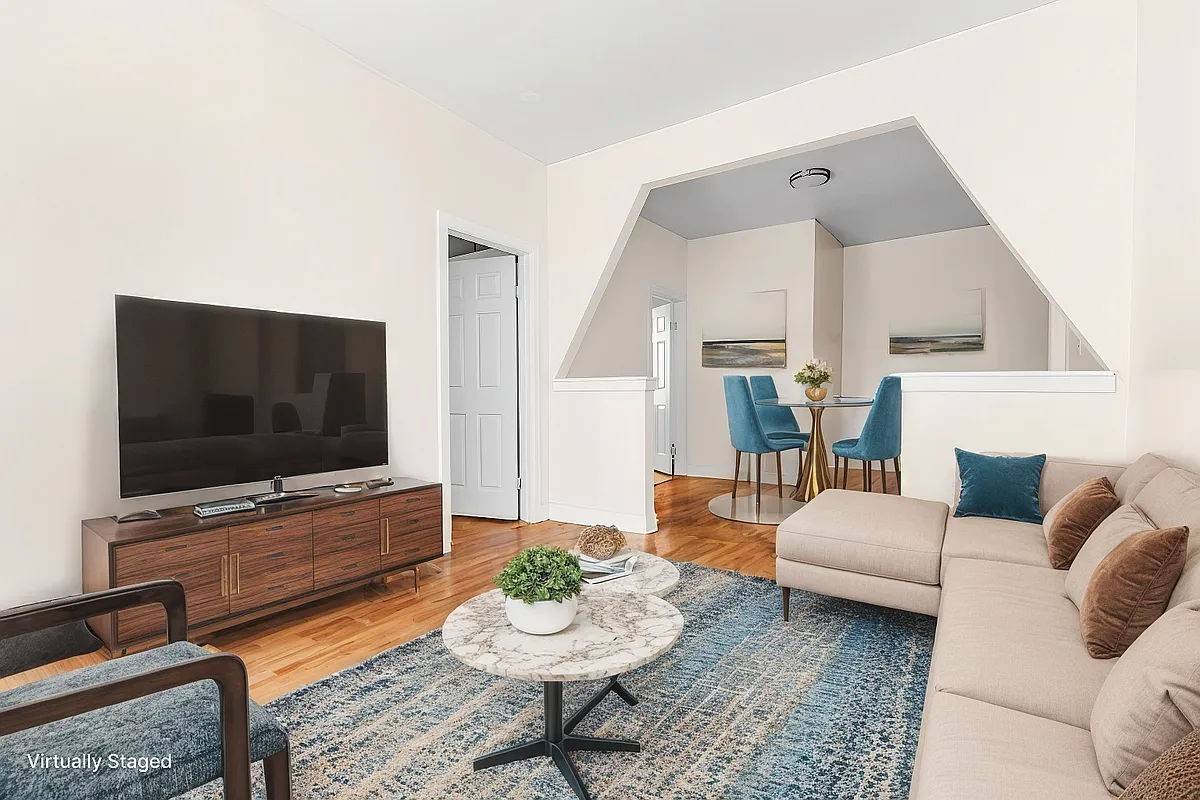 Renovated 3 Bedroom Prewar ApartmentLocation Situated in the charming and historic Inwood neighborhood of ManhattanClose proximity to Inwood Hill Park, Isham Park, and the scenic Hudson RiverEasy access to the ...