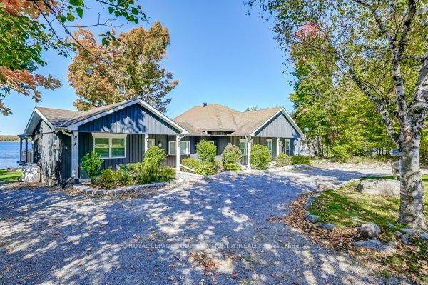 Fully Furnished ! ! ! Luxury Waterfront lease on Chemong Lake.