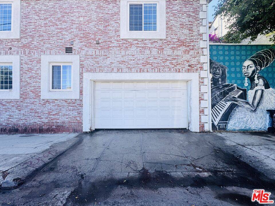 2225  N Cahuenga Blvd 3BR Hollywood Hills East La