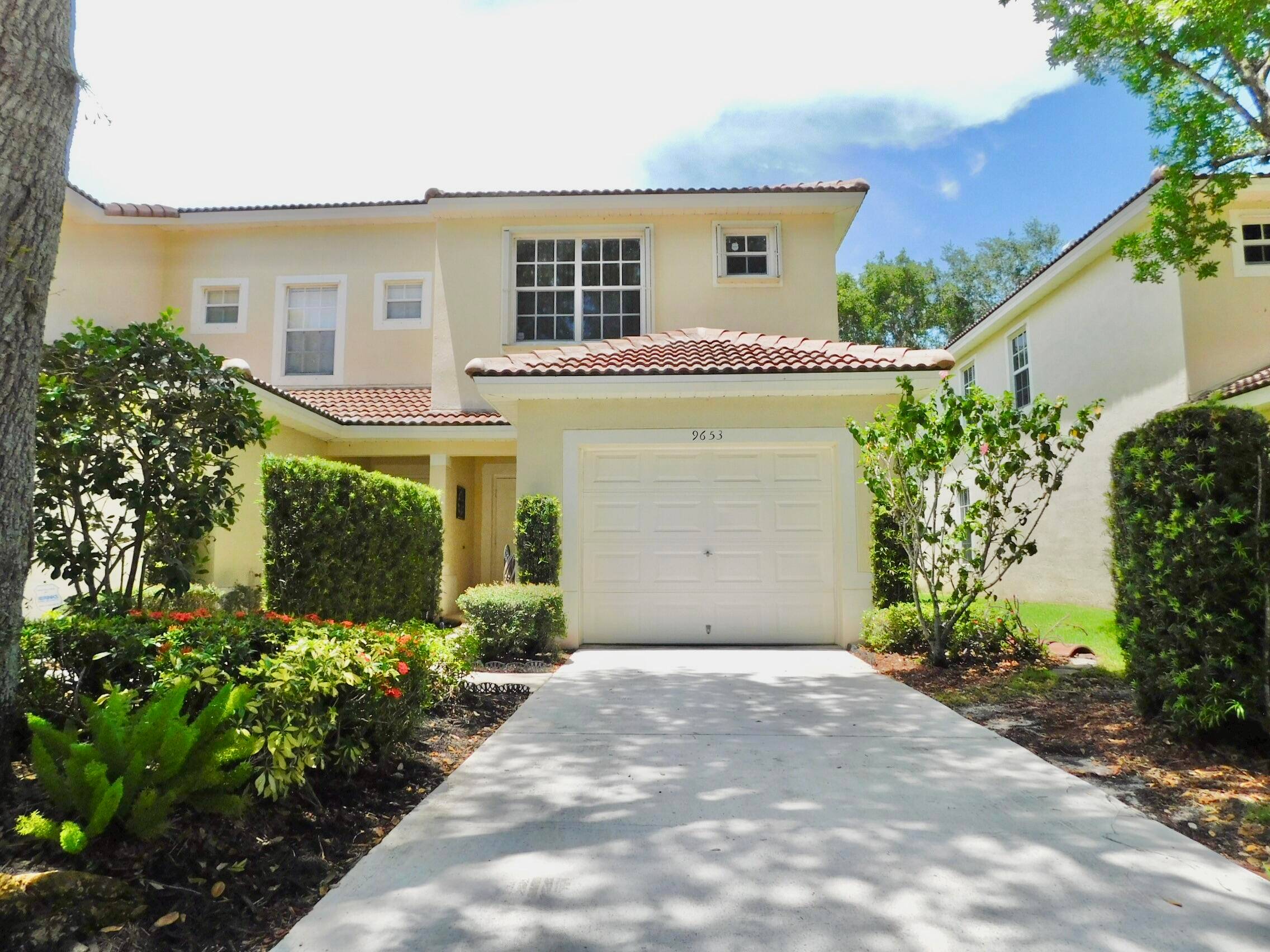 Best location in Verona Lakes !