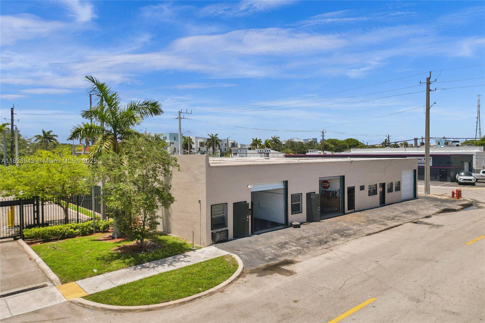 B 3 Zoning 10, 003 sqft corner lot warehouse 8 bays approximately 1200 1400 sqft each bay completely leased.