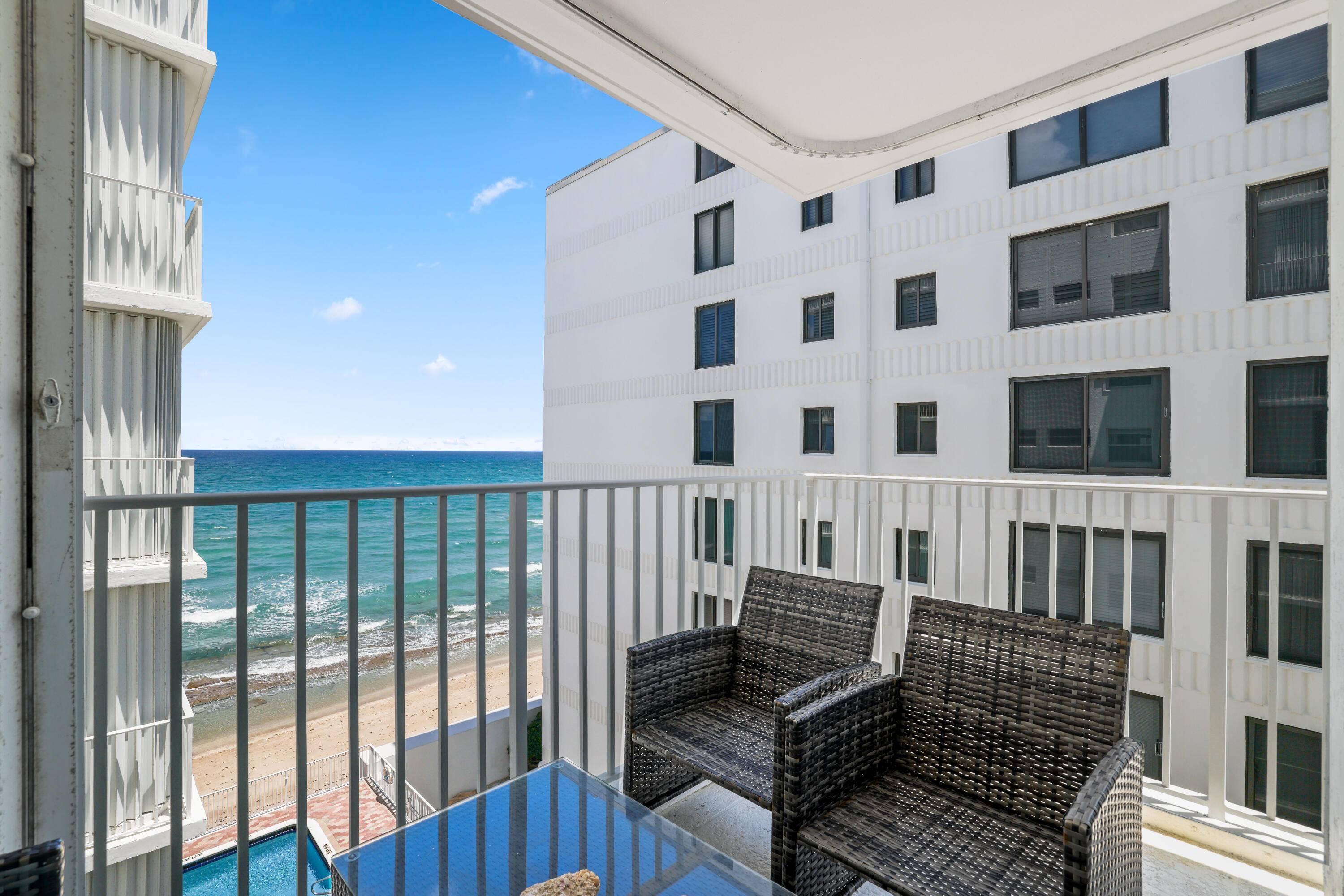 Your Dream Beachfront Getaway Awaits !