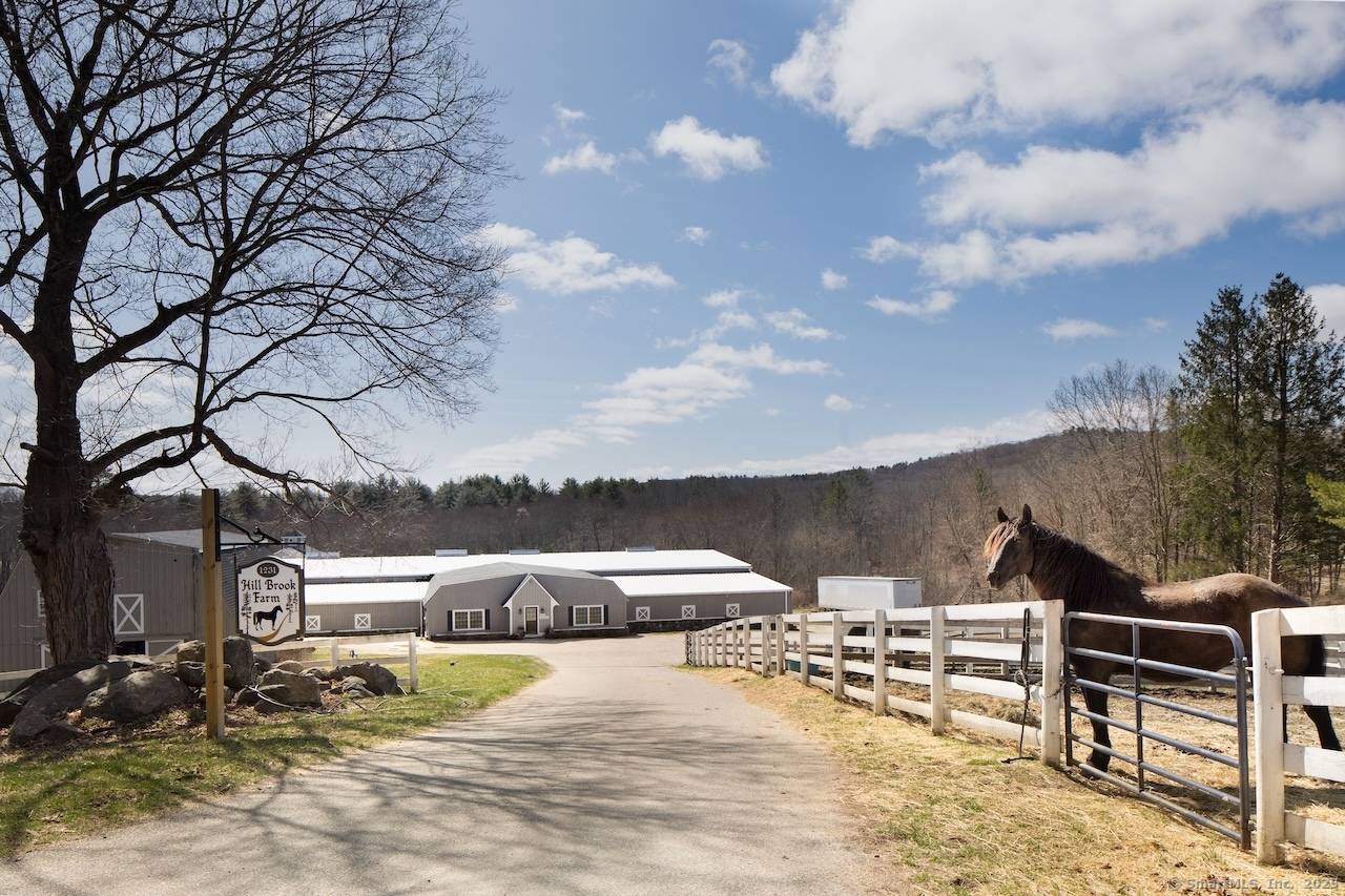 Discover Hillbrook Equestrian Center, an exceptional turnkey horse facility on 28 picturesque acres in prestigious Litchfield, Connecticut.