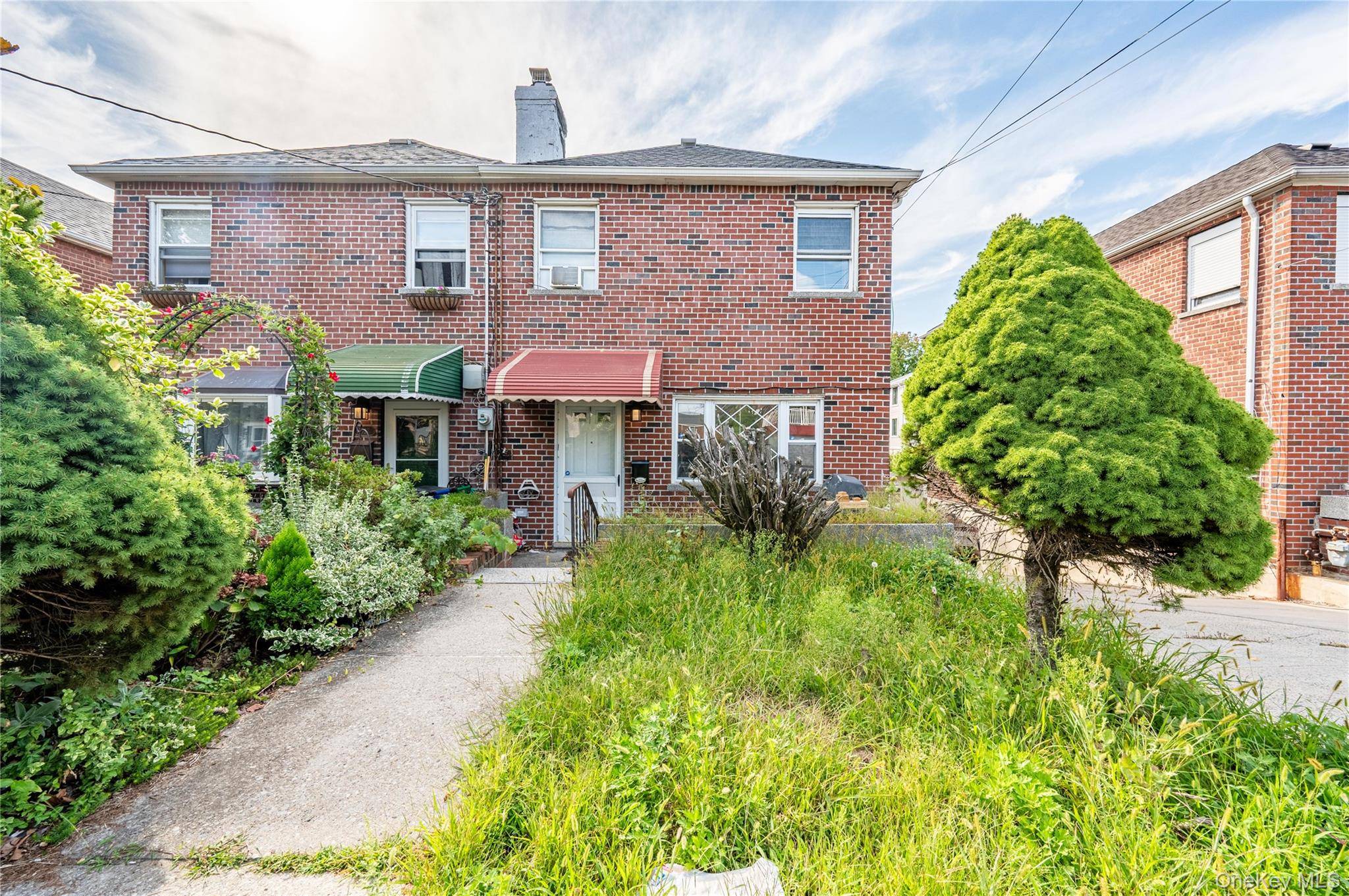 Welcome to your new home 1529 Dwight Pl, this move in condition home located in the sought after Country Club area of the Bronx.