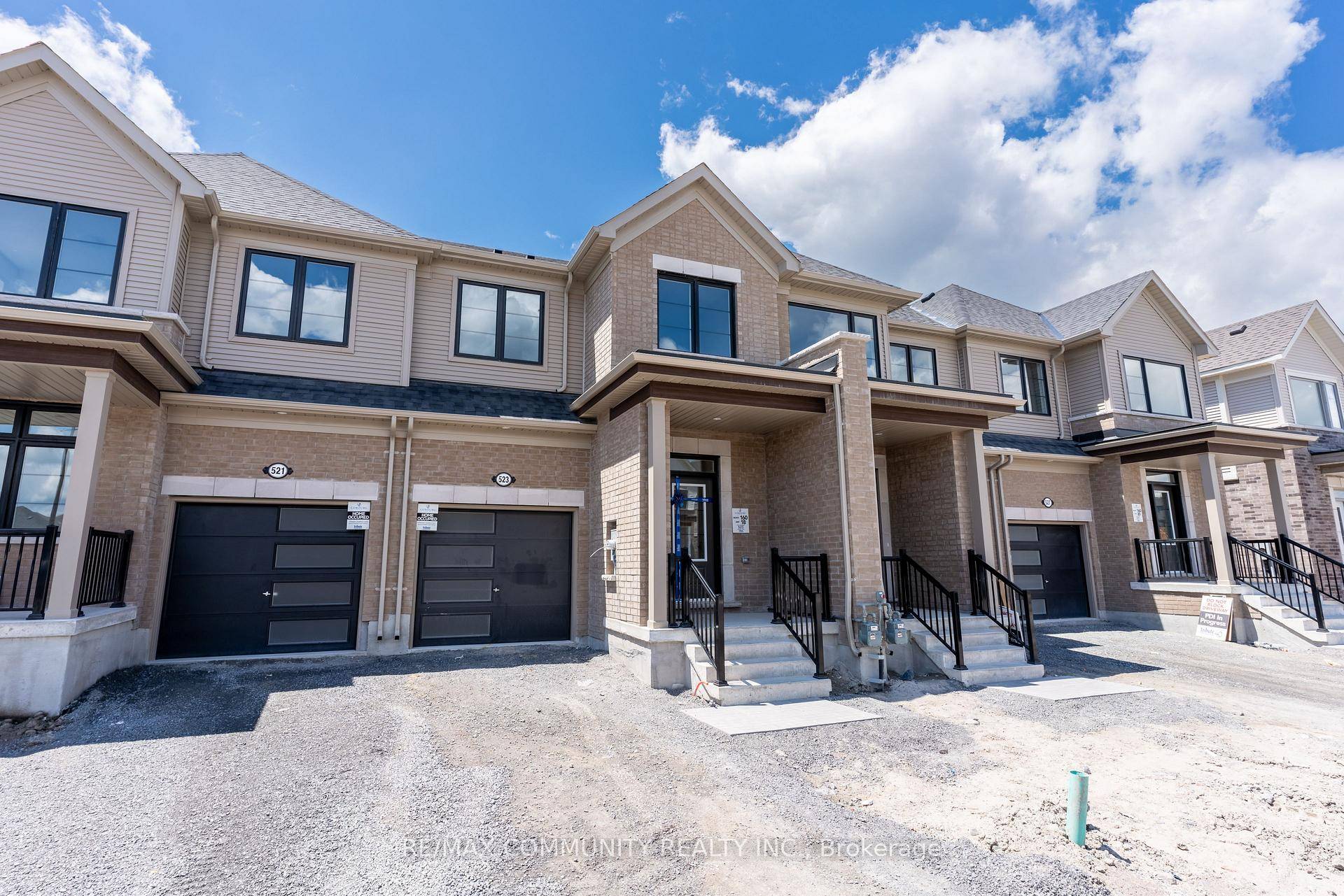 Beautiful freehold townhome built by Tribute Homes, situated in the highly desirable Coburg TrailsCommunity.
