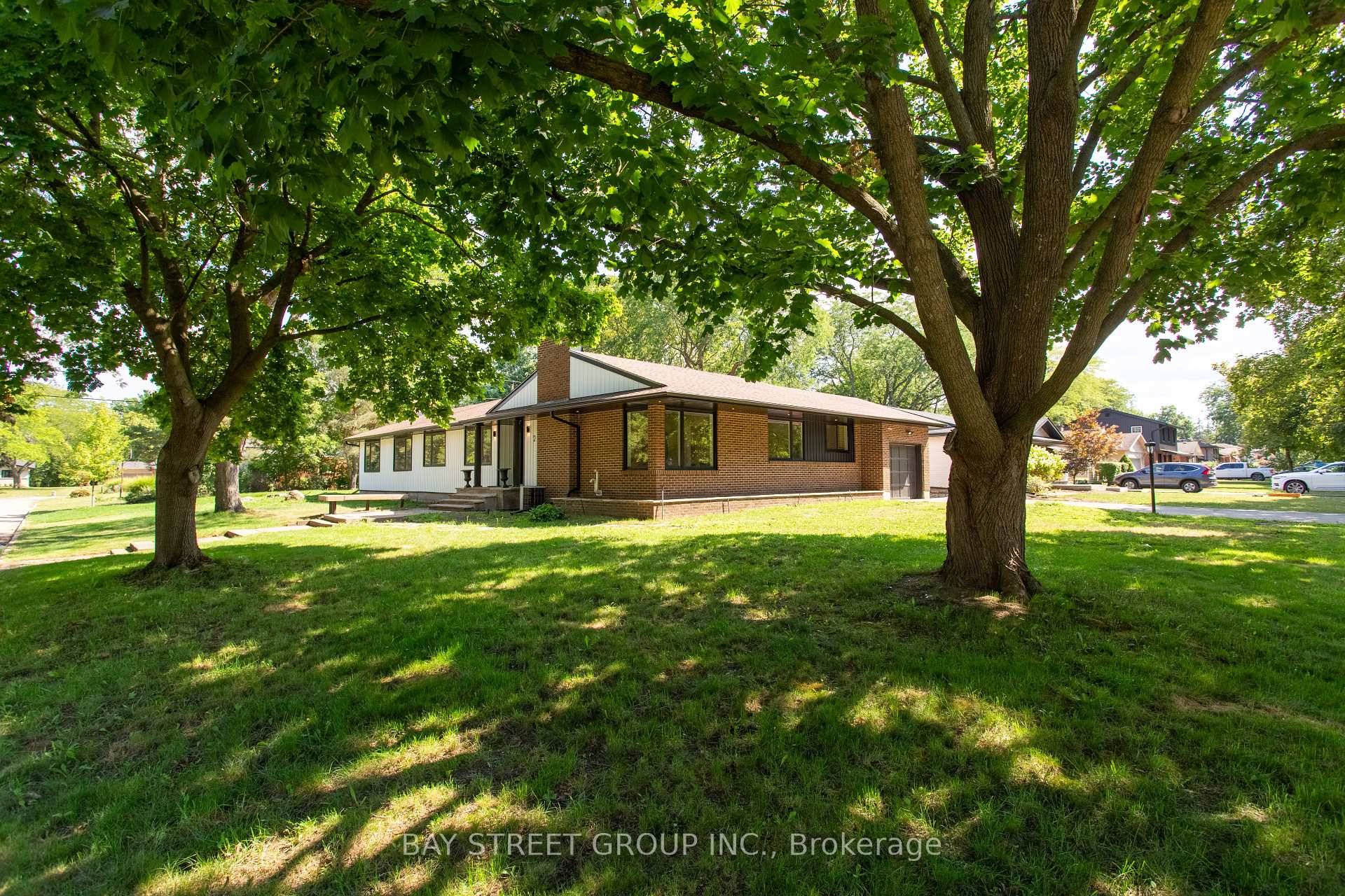 Approx. 2, 400 sq ft bungalow in the desirable Glenridge area with an additional 1, 300 sq ft of finished lower level space perfect for large or multi generational families.