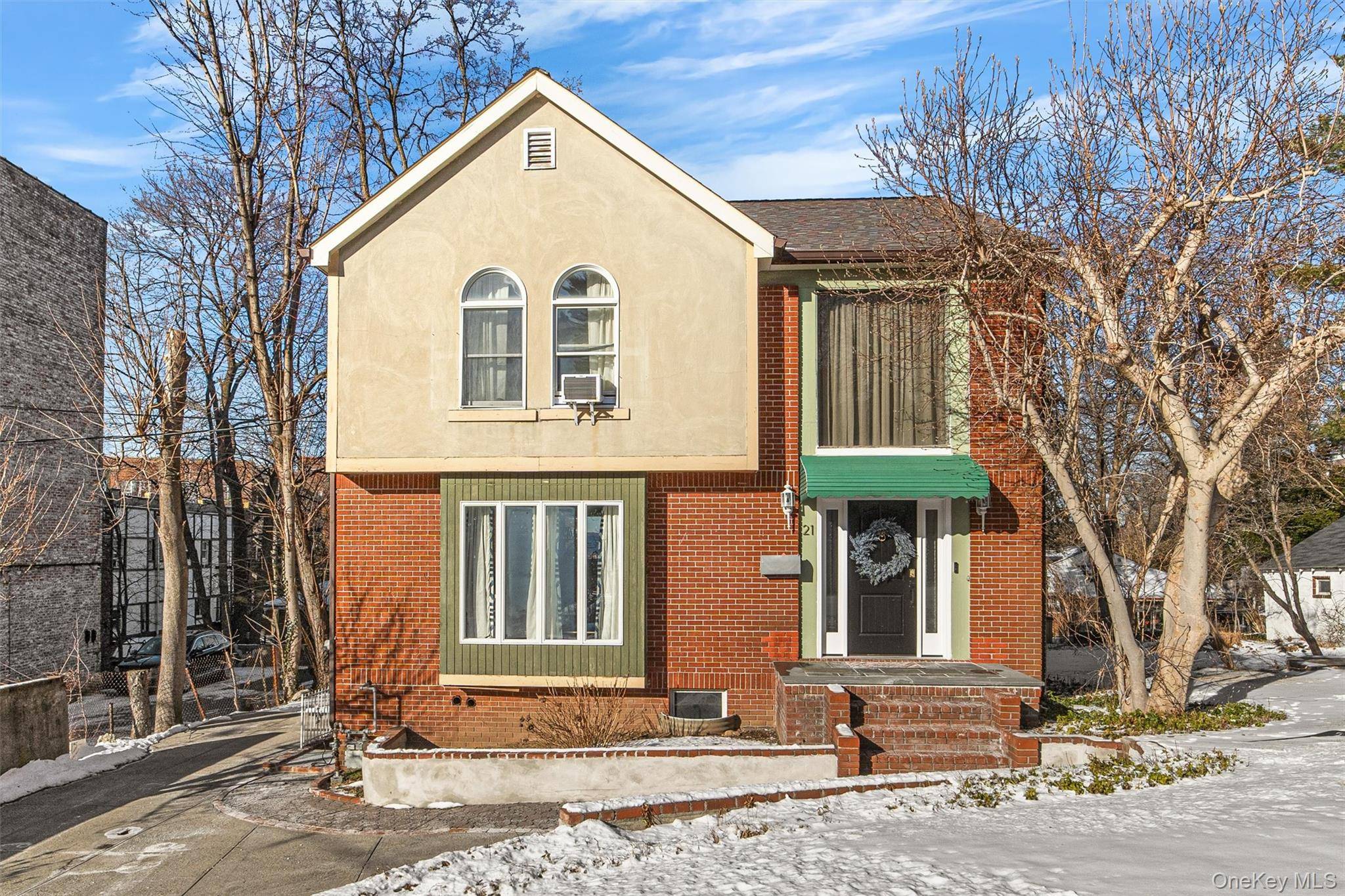 Sophisticated Renovated 3 Bedroom 3.