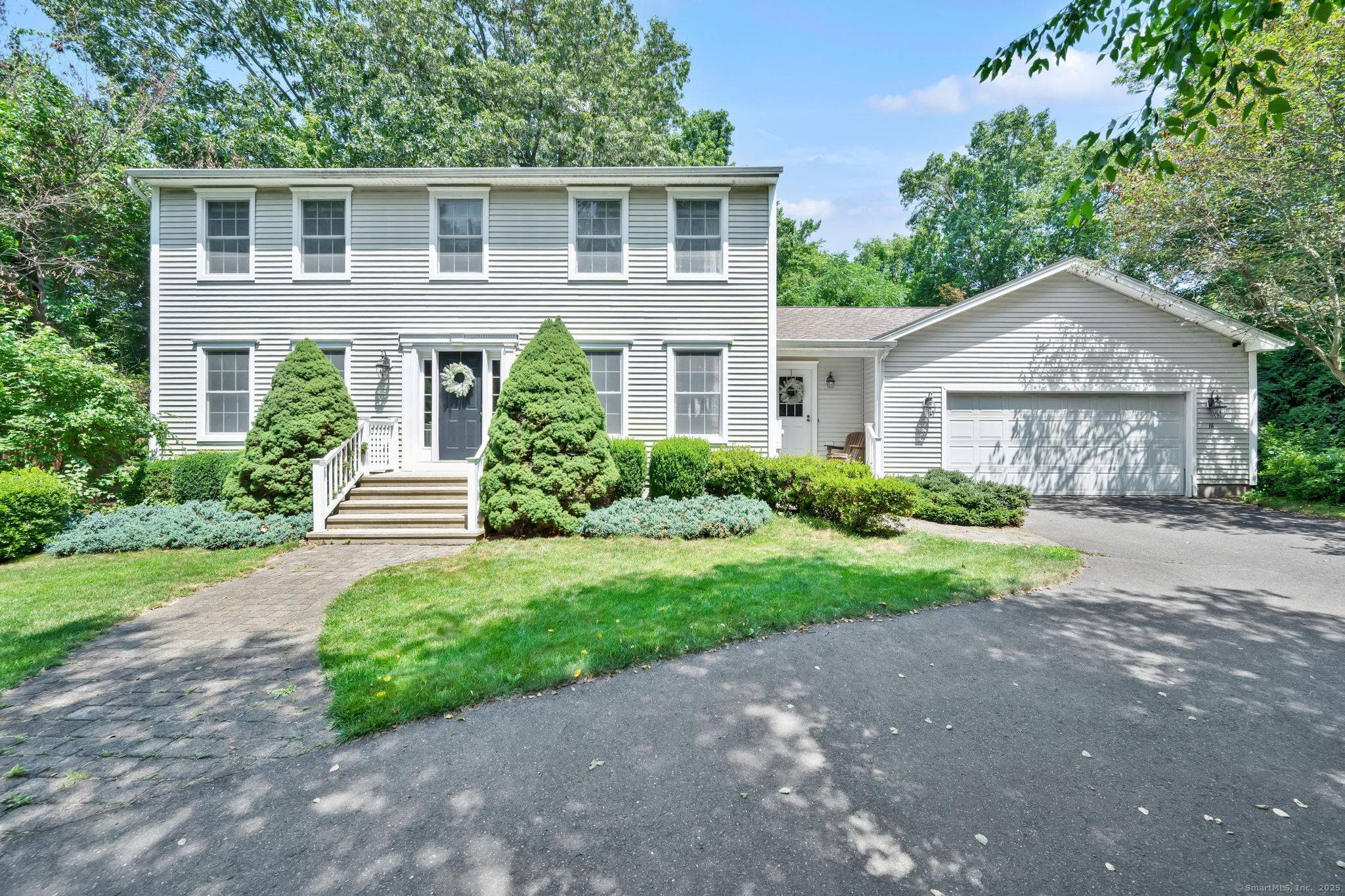 SHOWSTOPPER COLONIAL IN ORCHARD HILL SCHOOL DISTRICT !