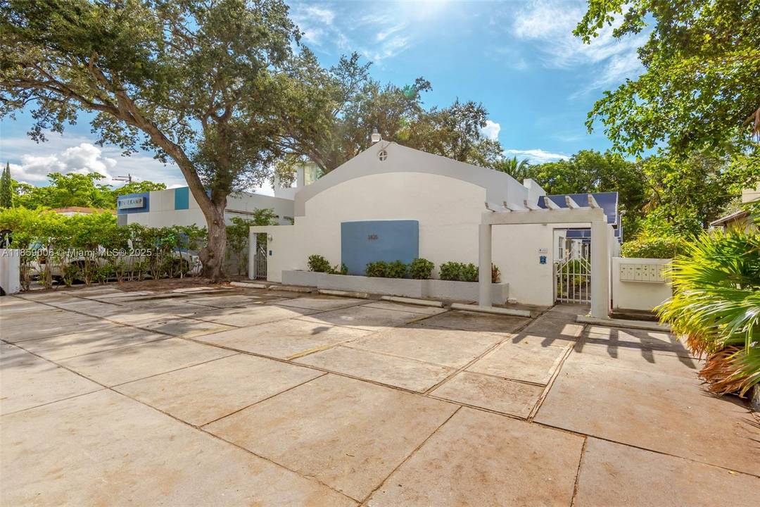 Prime investment opportunity in The Roads !