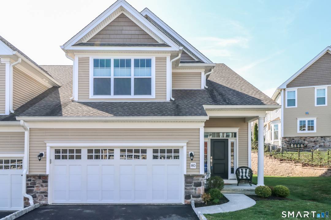 Elegant 3Bedroom Reynolds Elite End Unit at Rivington Discover refined living in this stunning 3bedroom, 2.