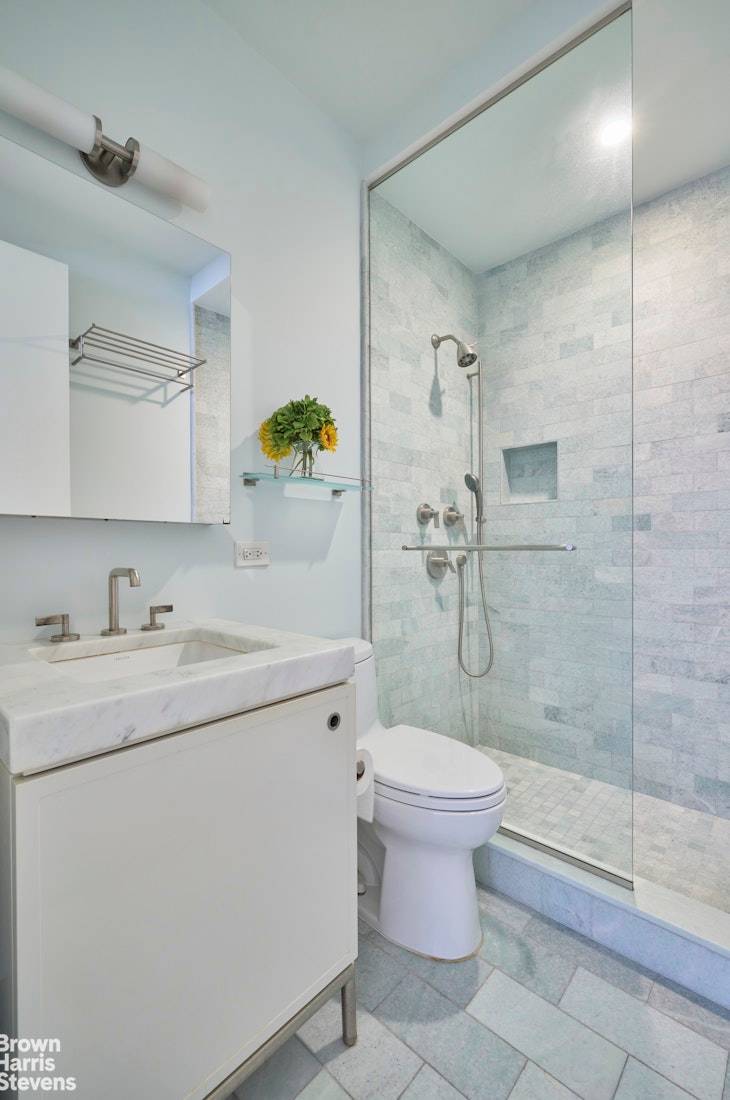 ELEGANT, SPACIOUS, AND JUST FOR YOU This beautifully appointed one bedroom home is in perfect condition and offers open East and North views over the Upper West Side toward Central ...