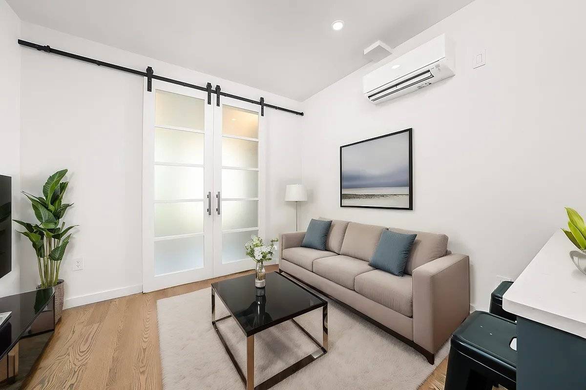 Newly Renovated 2 bed in Prime East Village Location !