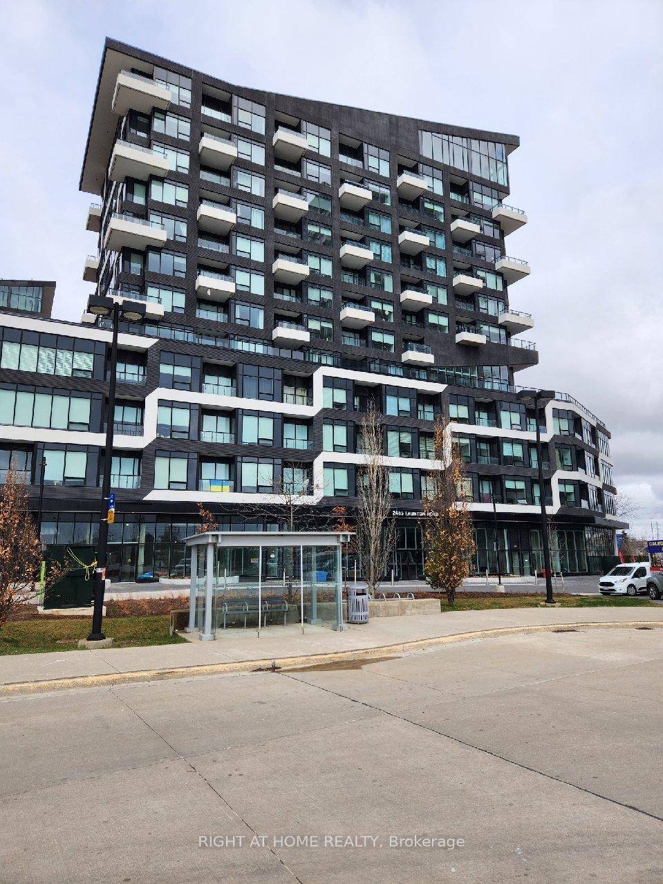 RARE 1, 201 S. F. THREE BEDROOM, 2 Bathroom corner garden terrace unit in The Heart of Uptown Core Oakville !