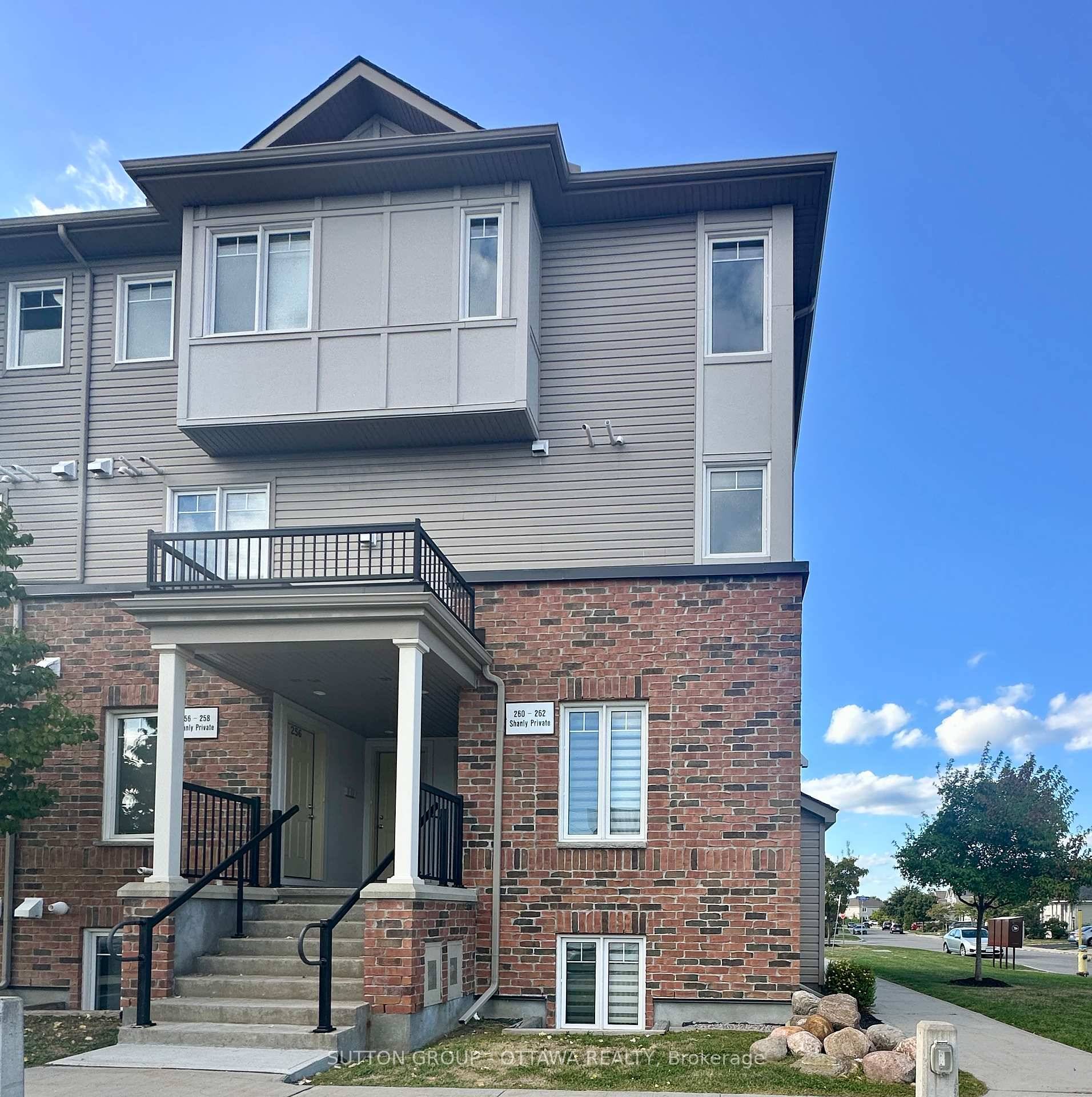 Enjoy modern comfort in this beautifully maintained, upper level 2 bedroom, 3 bathroom condo in the desirable Stonebridge neighbourhood.