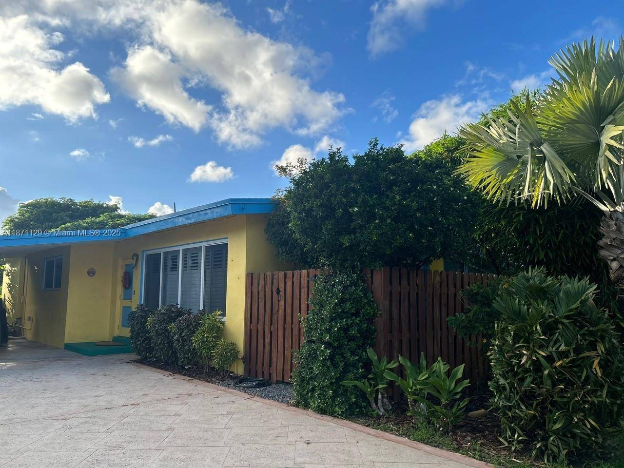 Kitchen, bathroom, floors amp ; ceilings have been tastefully updated !