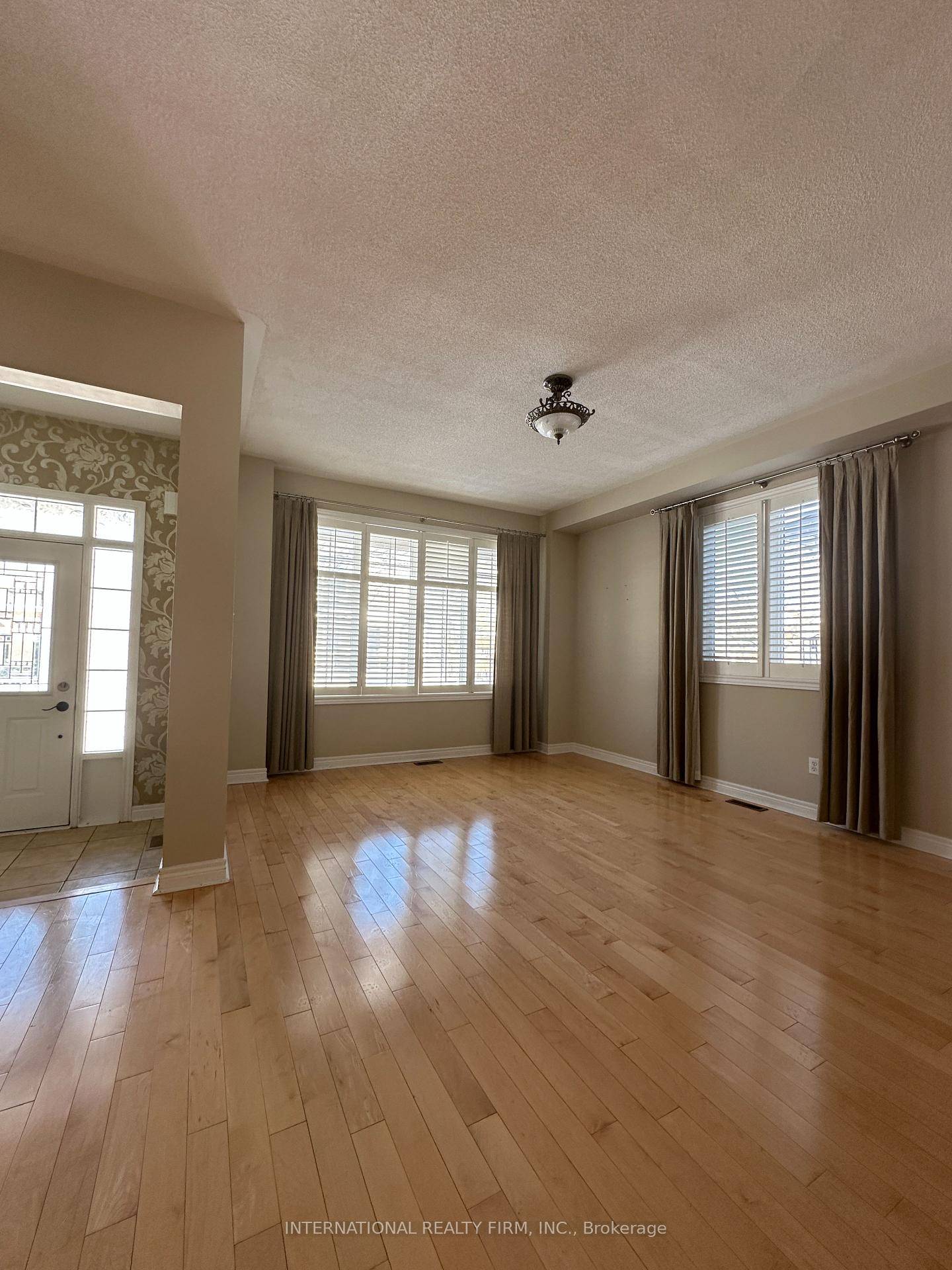 Four Bedroom Detached Home in Coveted West Oak Trails.