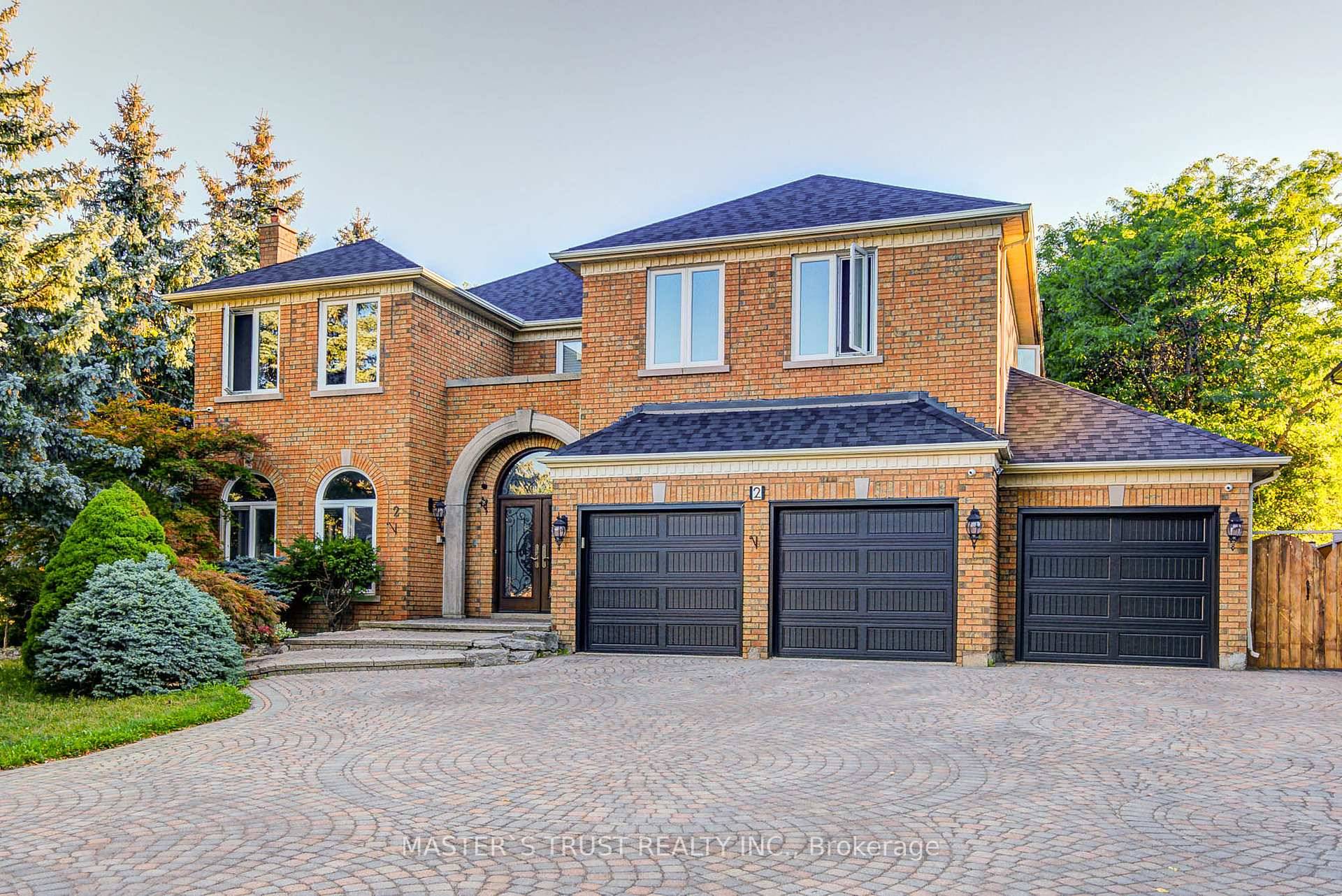 Discover Your Dream Home In The Prestigious Bayview Hill Community.