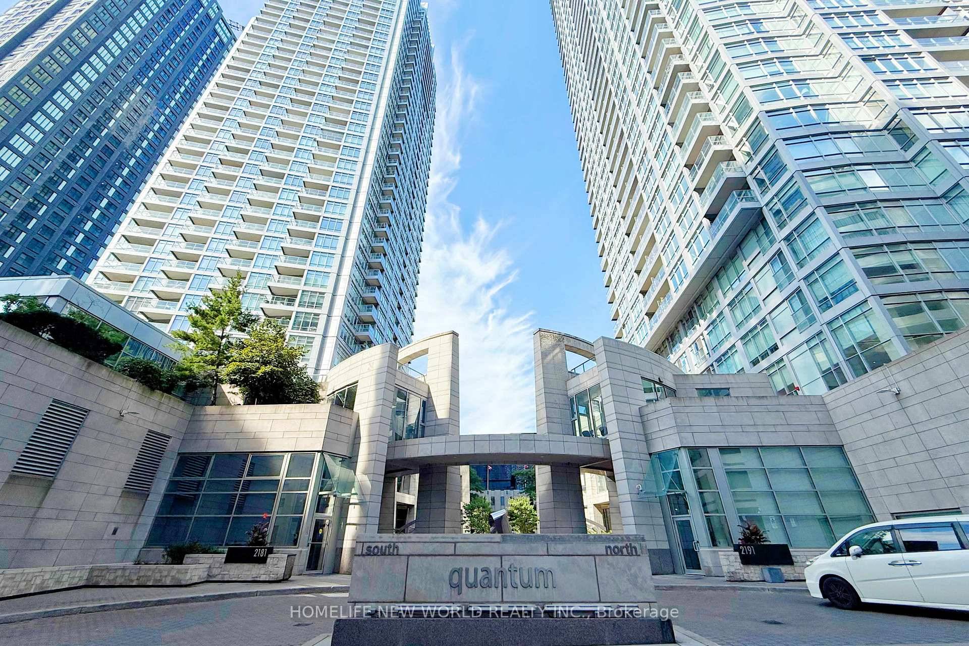 Luxury Living At Yonge amp ; Eglinton !