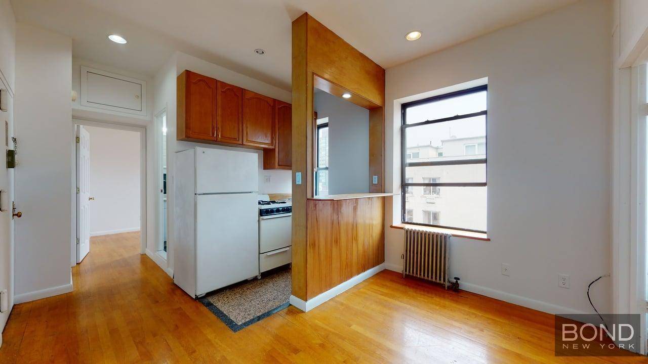 Great 2 bedroom apartment in the heart of East Village.