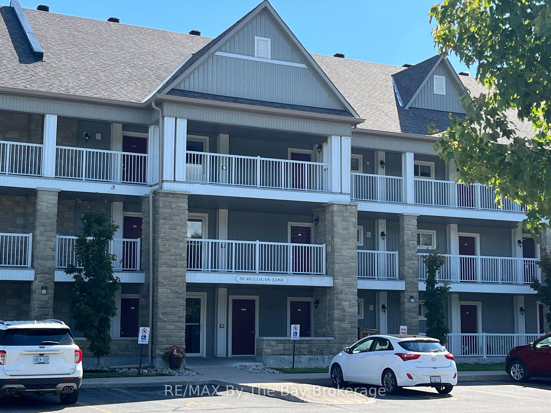 Located in Marlwood Estates with a view from the covered balcony of Marl Lake and the 8th hole.