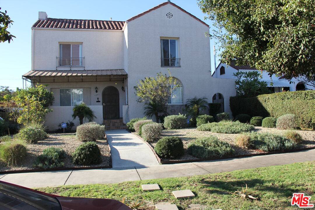 1239  S Hudson Ave 3BR La