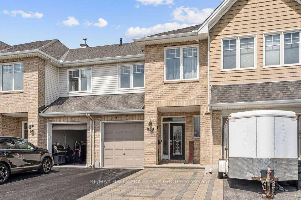Beautifully maintained, bright, and spacious 3 bedroom townhouse offers a perfect blend of comfort and convenience.