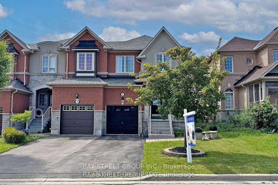 Immaculate Elegant End Unit Townhome Nestled In The Desirable Thornhill Woods Neighbourhood Boasts 9 Ft Ceilings, Renovated Kitchen W Granite Counters amp ; Backsplash, Gas Stove, Pot Lights, Bathroom W ...