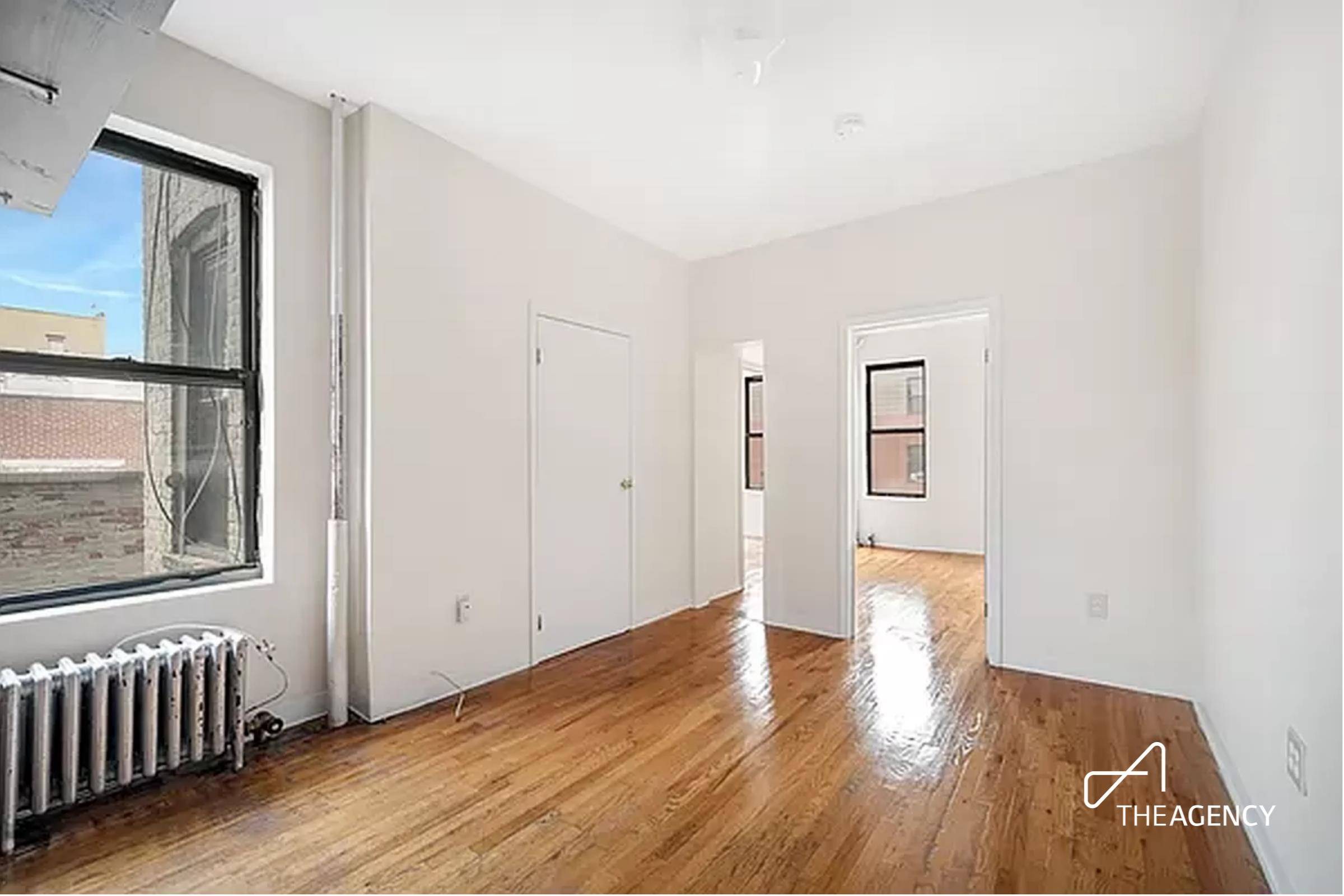 Sunny 3 Bedroom Apartment with shared rooftop in Prime Williamsburg !