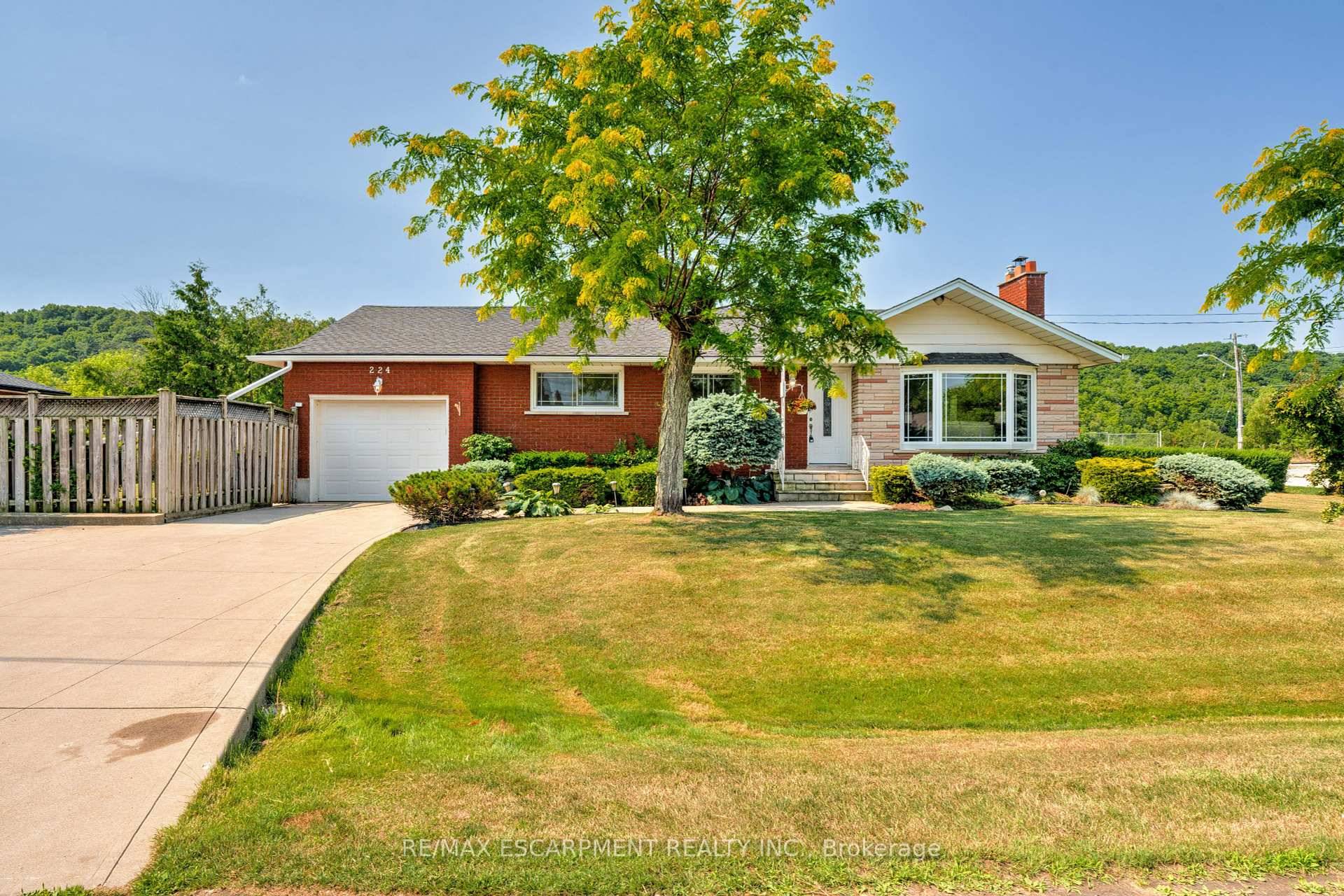 Welcome to 224 Glenholme Avenue, This Well Maintained 3 1 Bedroom, 2 Bathroom Home is Located on a Quiet, Family Friendly Street with Beautiful Views of the Escarpment.