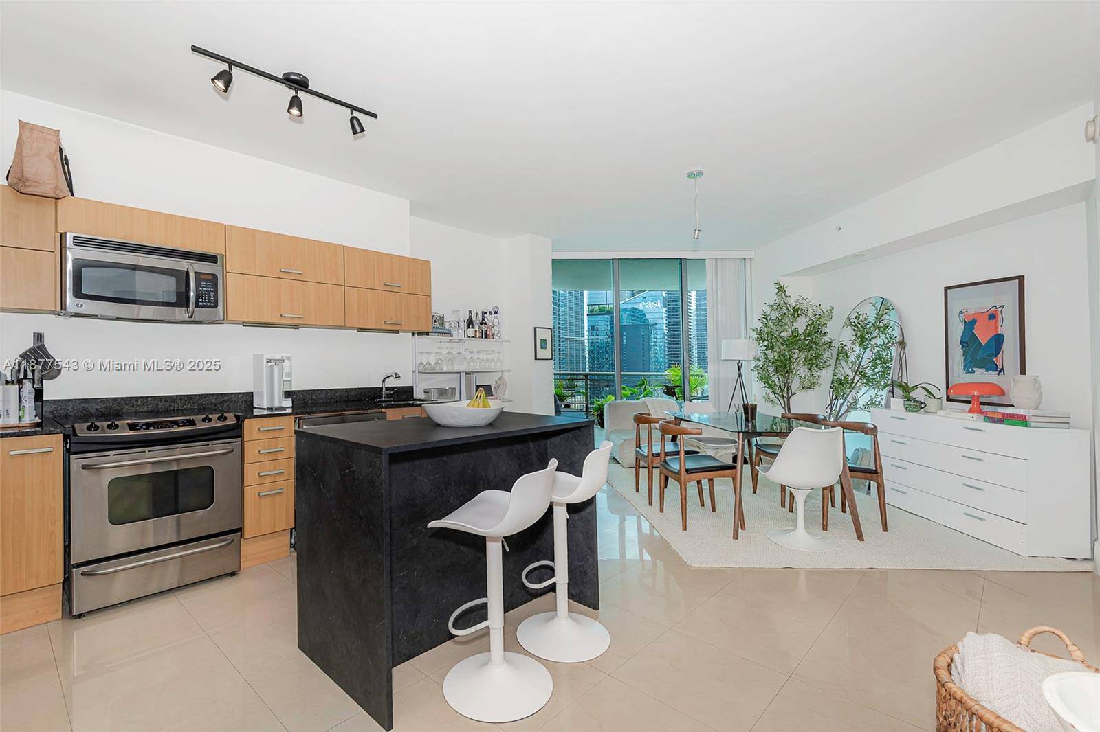 Don't Miss this opportunity to pamper yourself living in this luxury waterfront building.