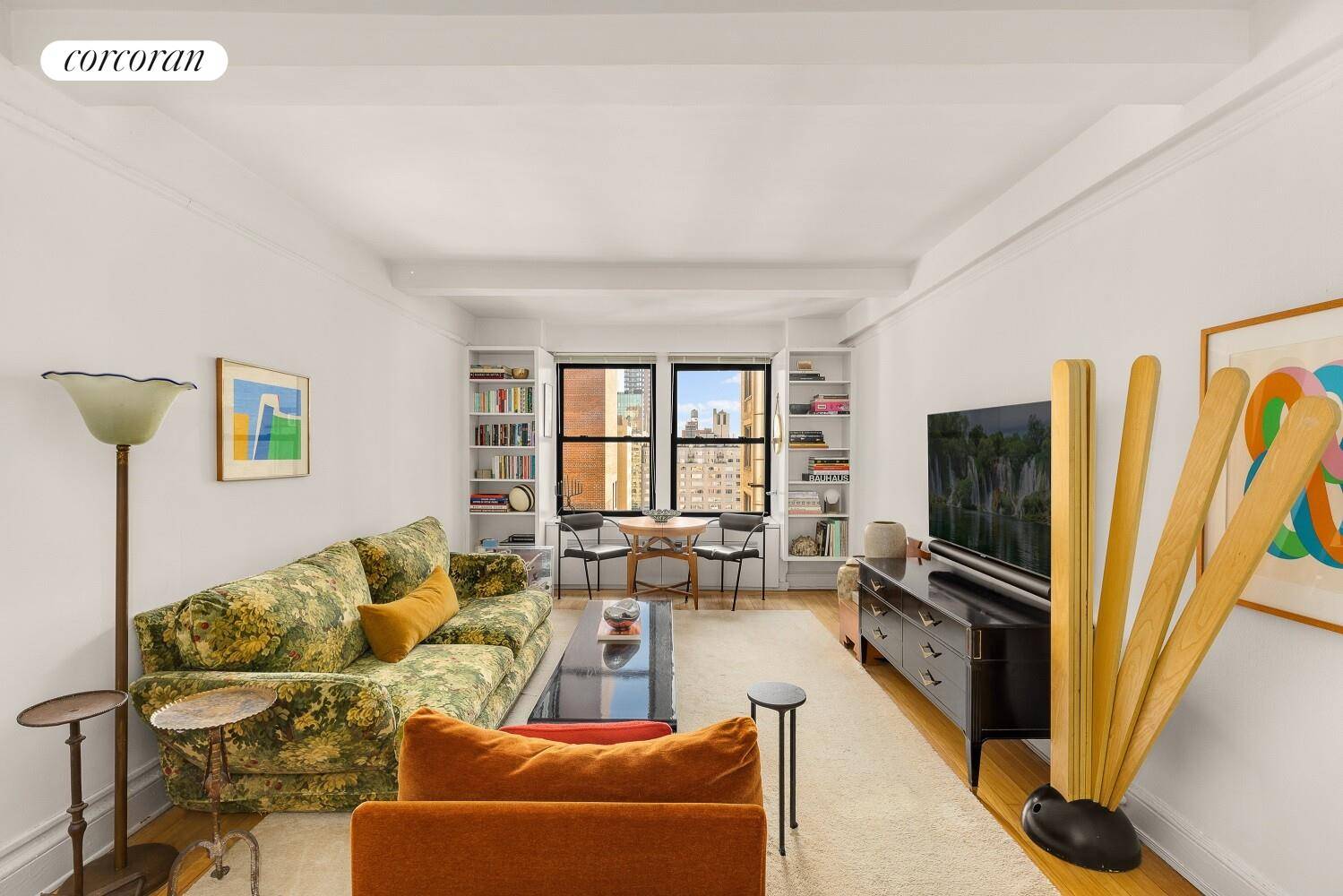 Welcome to this stunning king sized 1 bedroom apartment located in a premier full service building, offering a luxurious lifestyle in a prime Upper East Side location.