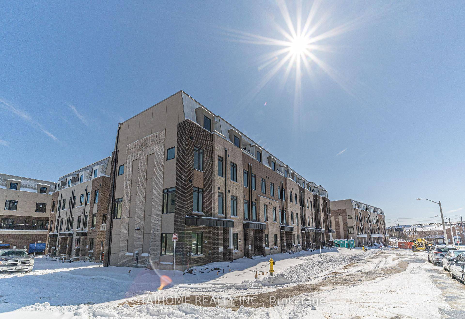 A Very Rare Brand New, 4 Story Stunning, Sunlit Modern Townhouse Above Ground amp ; Across From Bartley Park Directions Cross Roads Eglinton Victoria Park O'Connor.