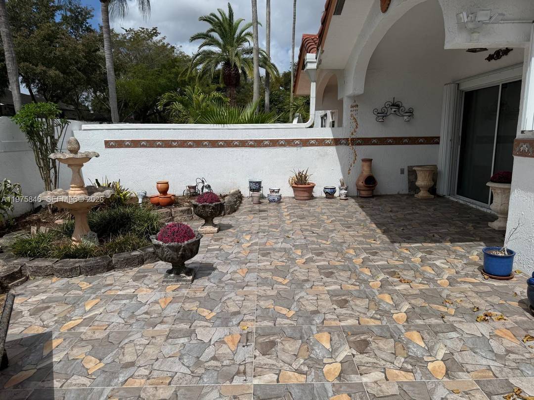 Don t miss this beautifully upgraded 3 bedroom, 2 bathroom gem at Point Lake Condo XI !