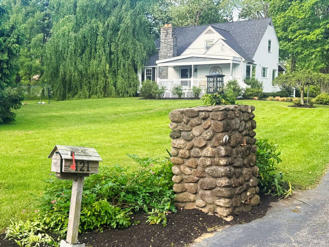 This tranquil 3 bedroom 2 bath cape is located in an ideal Daniels Farm location.