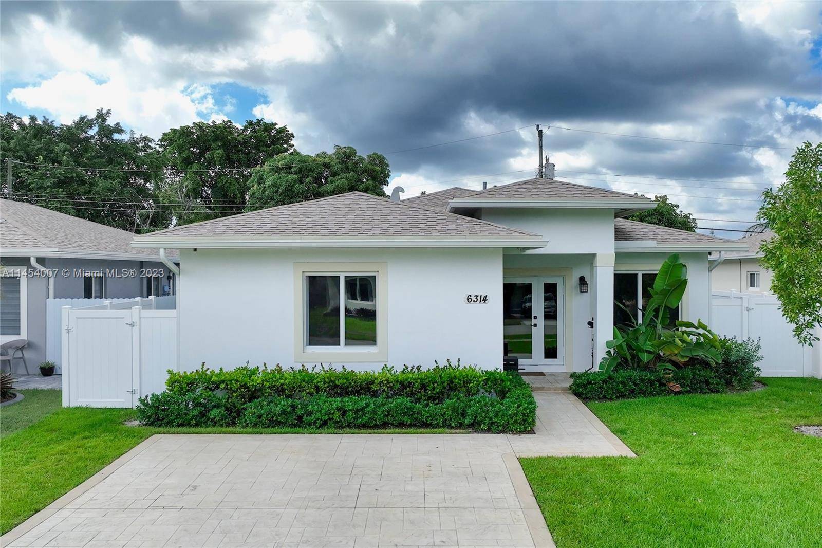 Gorgerous new modern single family home with 4 bedrooms, 3 full bathrooms including two showers and one bath tubs.