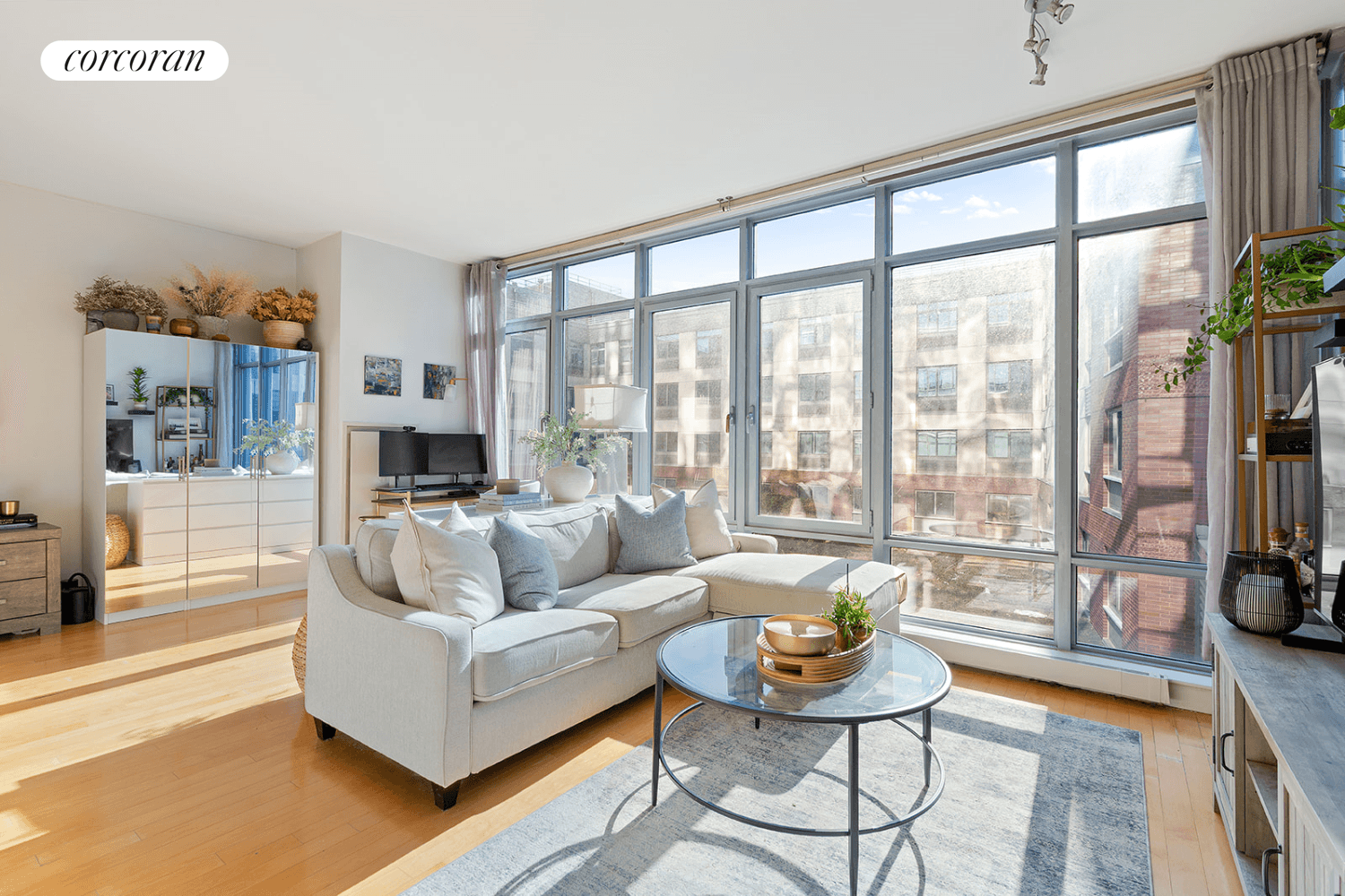 Bright and spacious 611 SF alcove studio with an intelligent floor plan located on the waterfront !