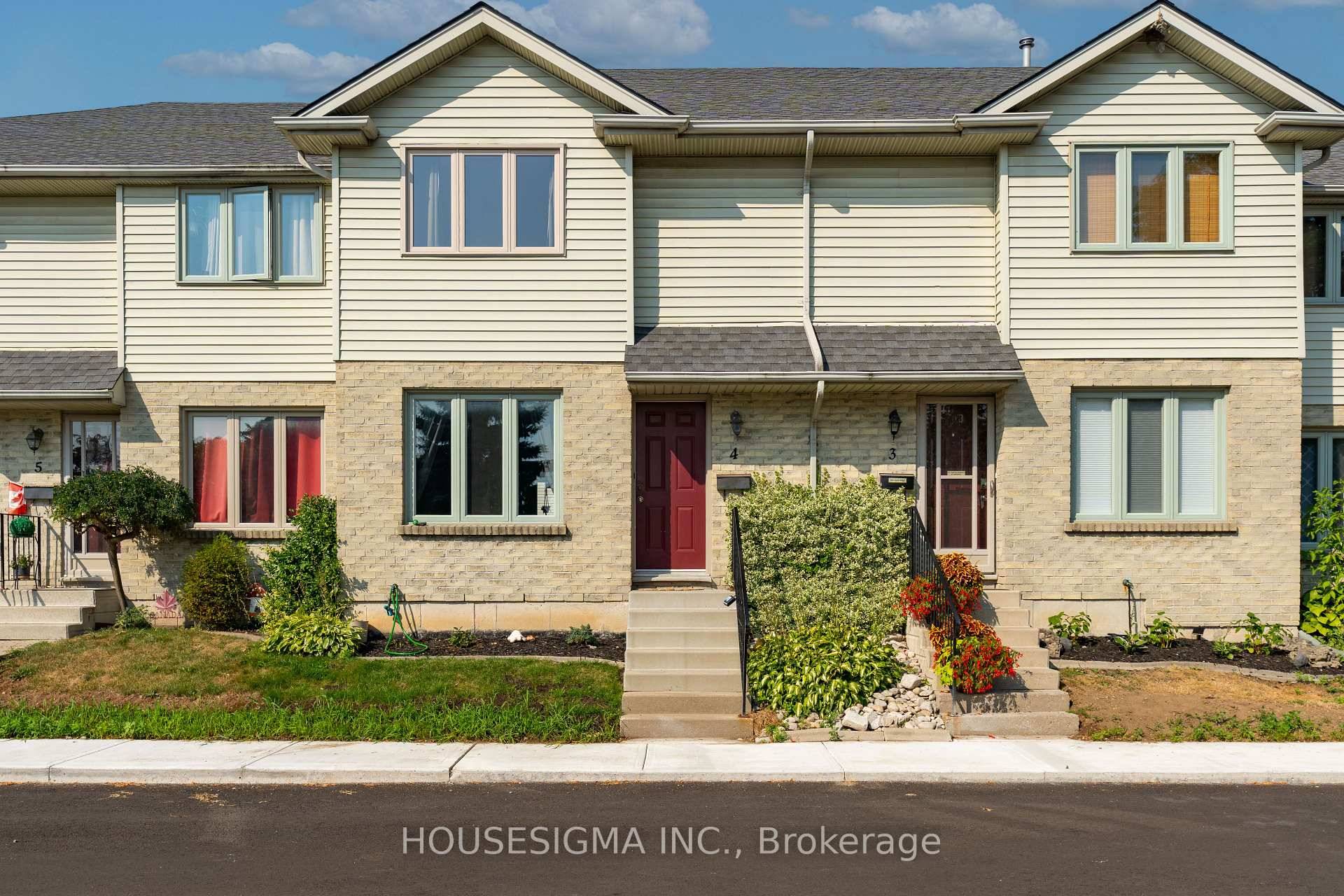 This beautifully maintained 3 bedroom, 1.