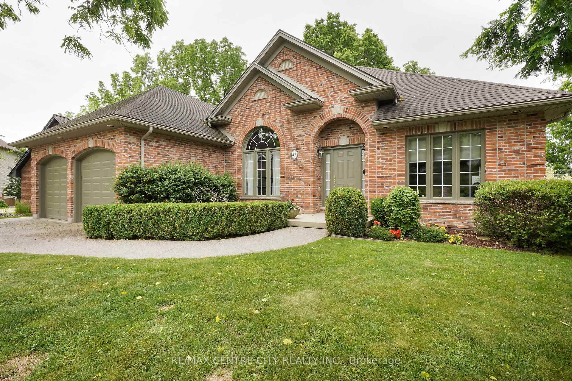 Priced to sale ! Beautiful custom all brick built by Merv Bell construction.