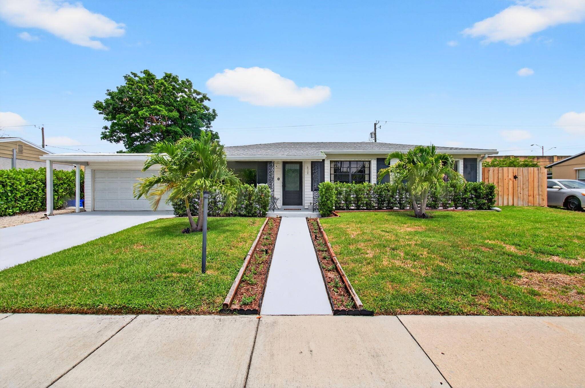 Move right into this beautifully updated home in Lake Osborne !