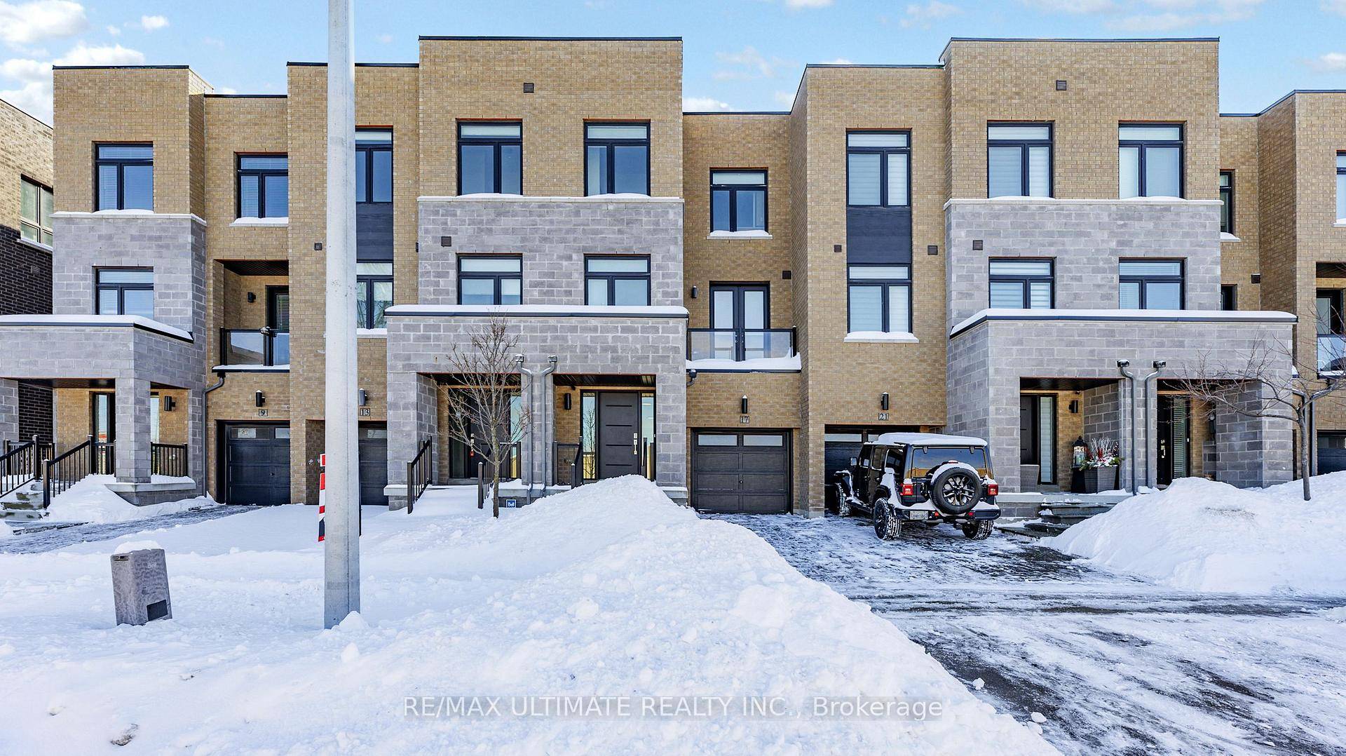 Discover the epitome of elegance in this stunning 3 bedroom townhouse, perfectly situated in a desirable neighborhood.