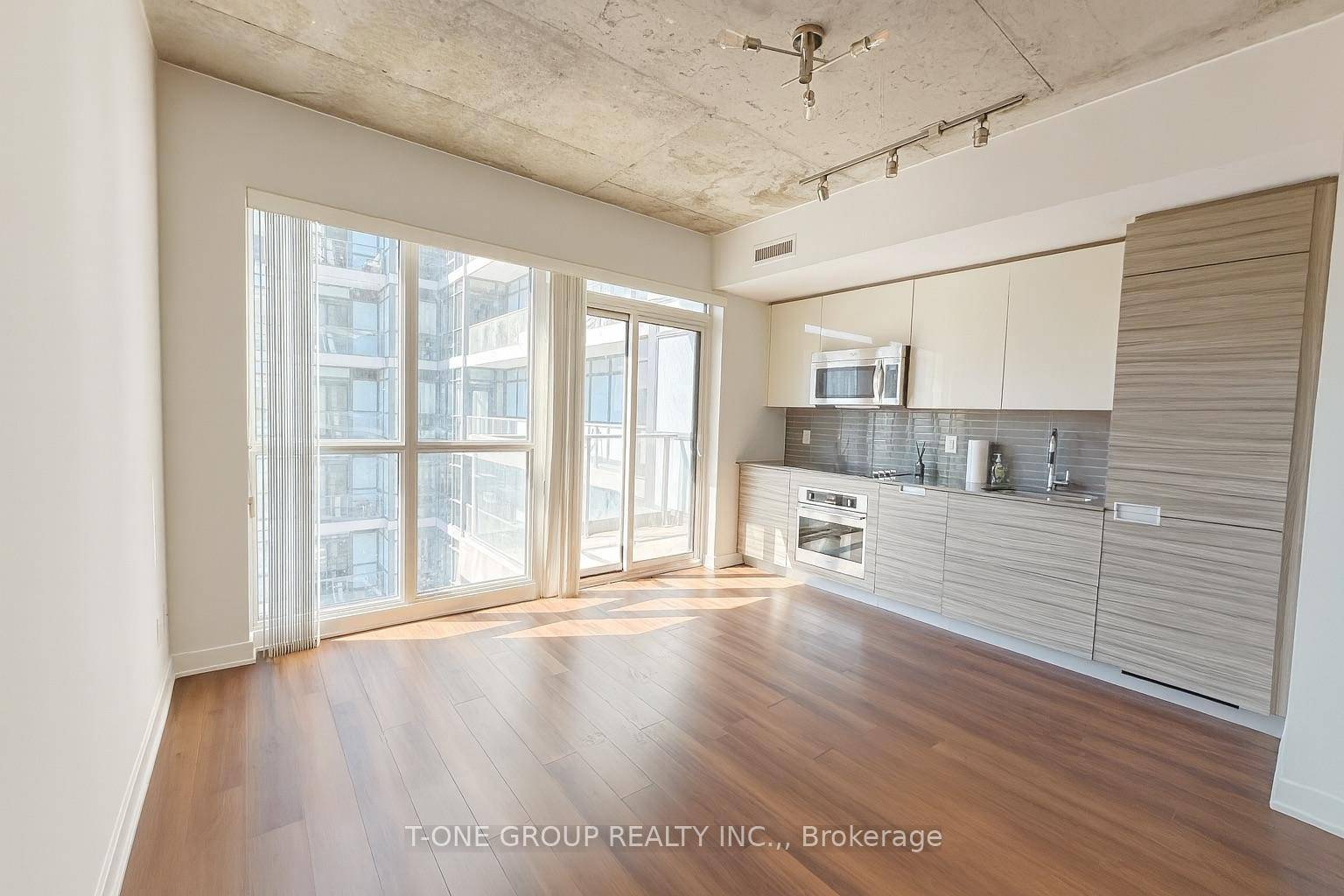 Stylish 1 Bedroom Condo With Balcony At 210 Simcoe, Situated In The Heart Of Downtown Toronto.
