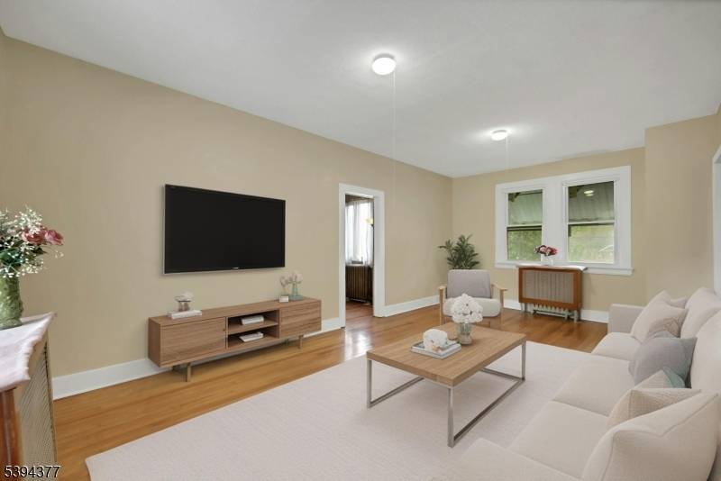 Welcome to 388 Saint Cloud Avenue !