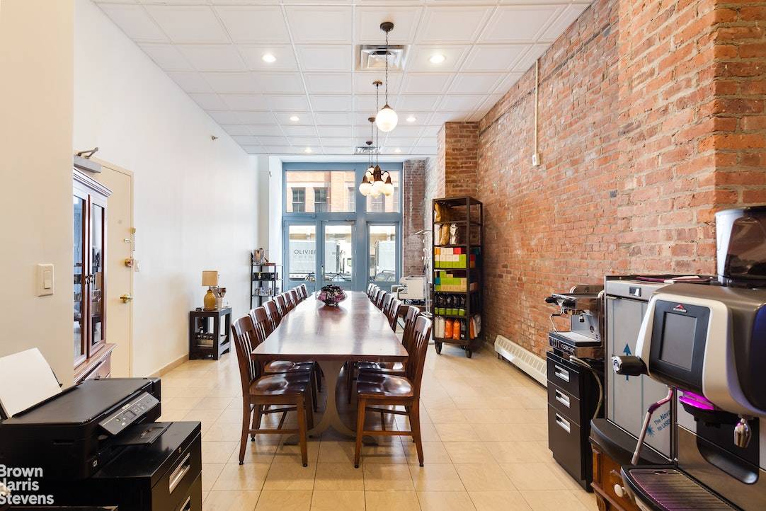 This is a ground floor live work apartment with 15 feet of street frontage on Vestry Street.