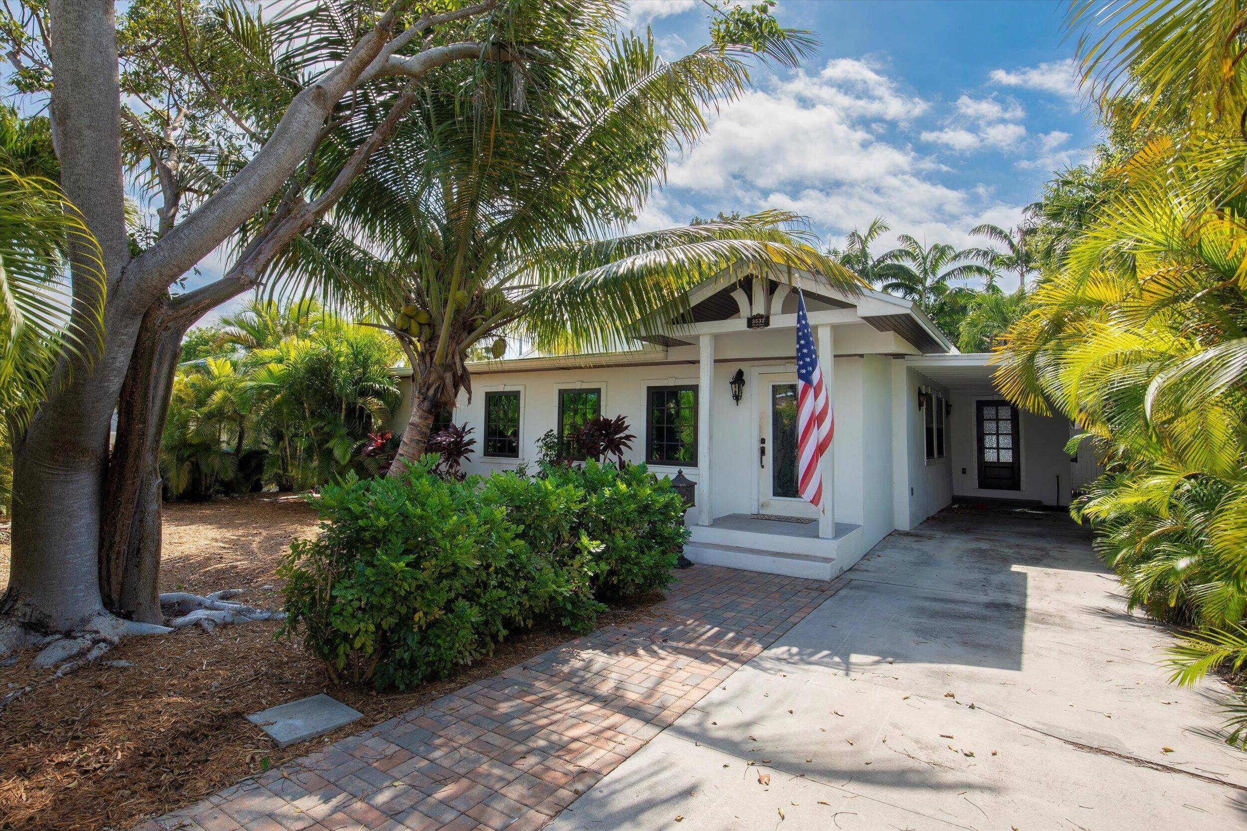 Tropical elegance meets island living !