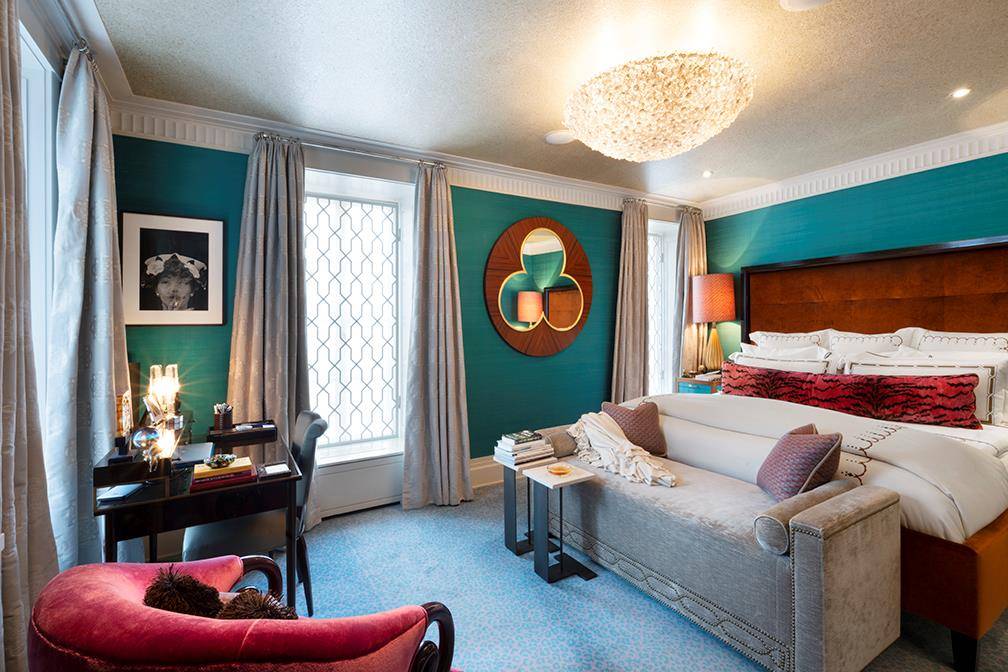 Luscious color and gleaming surfaces turn a city apartment into an alluring jewel box.