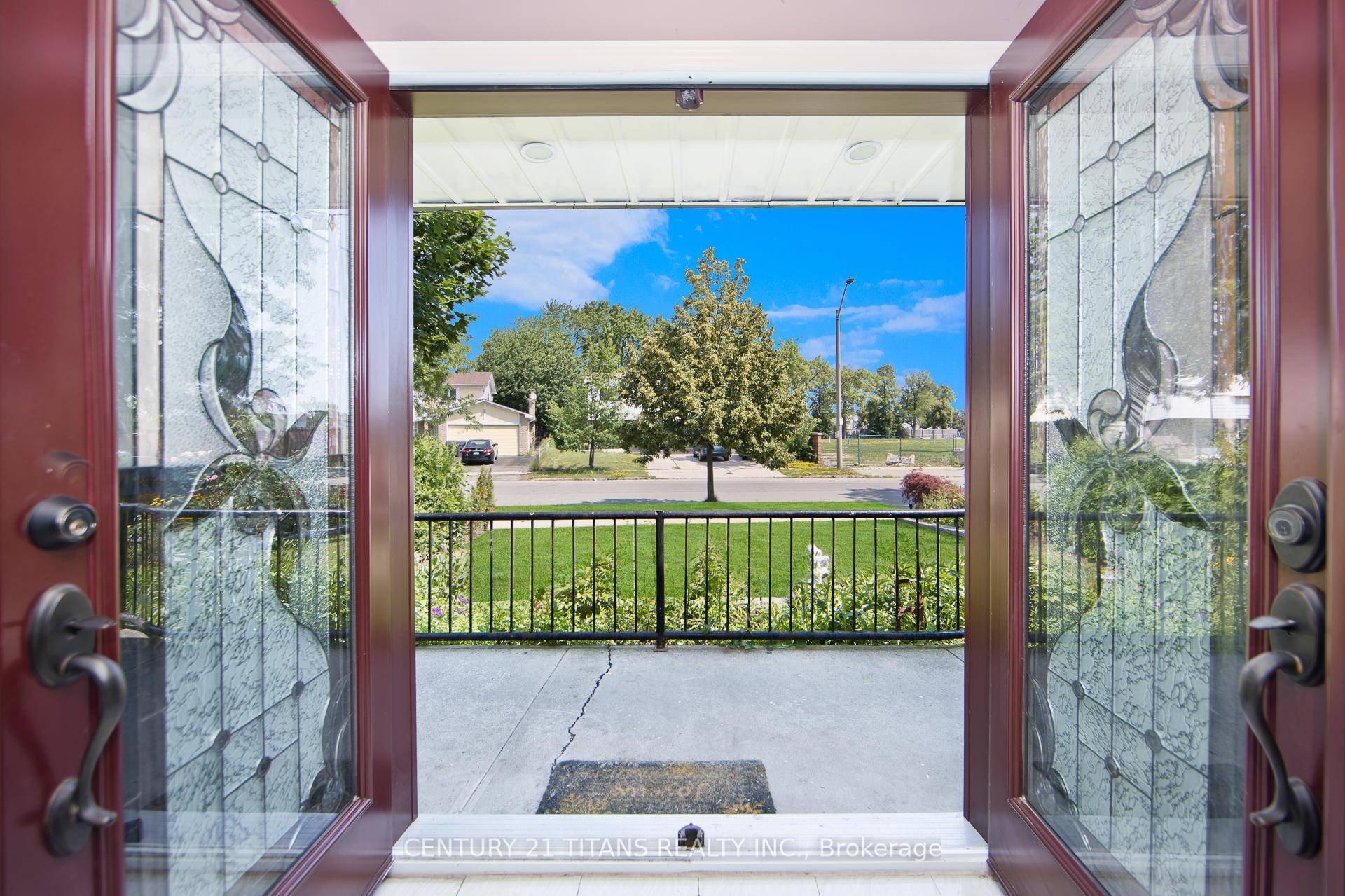Beautifully maintained 3 1 bedroom, 2.