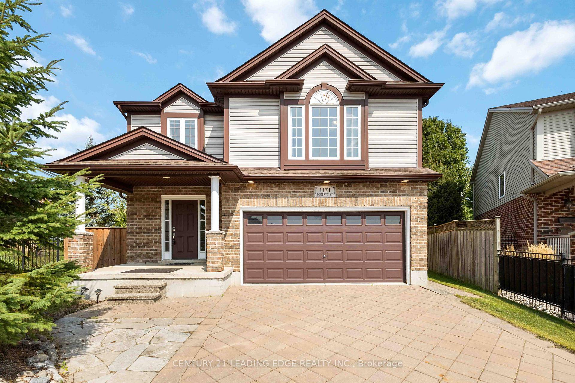 Welcome to your dream home in prestigious Stoney Creek, North London !