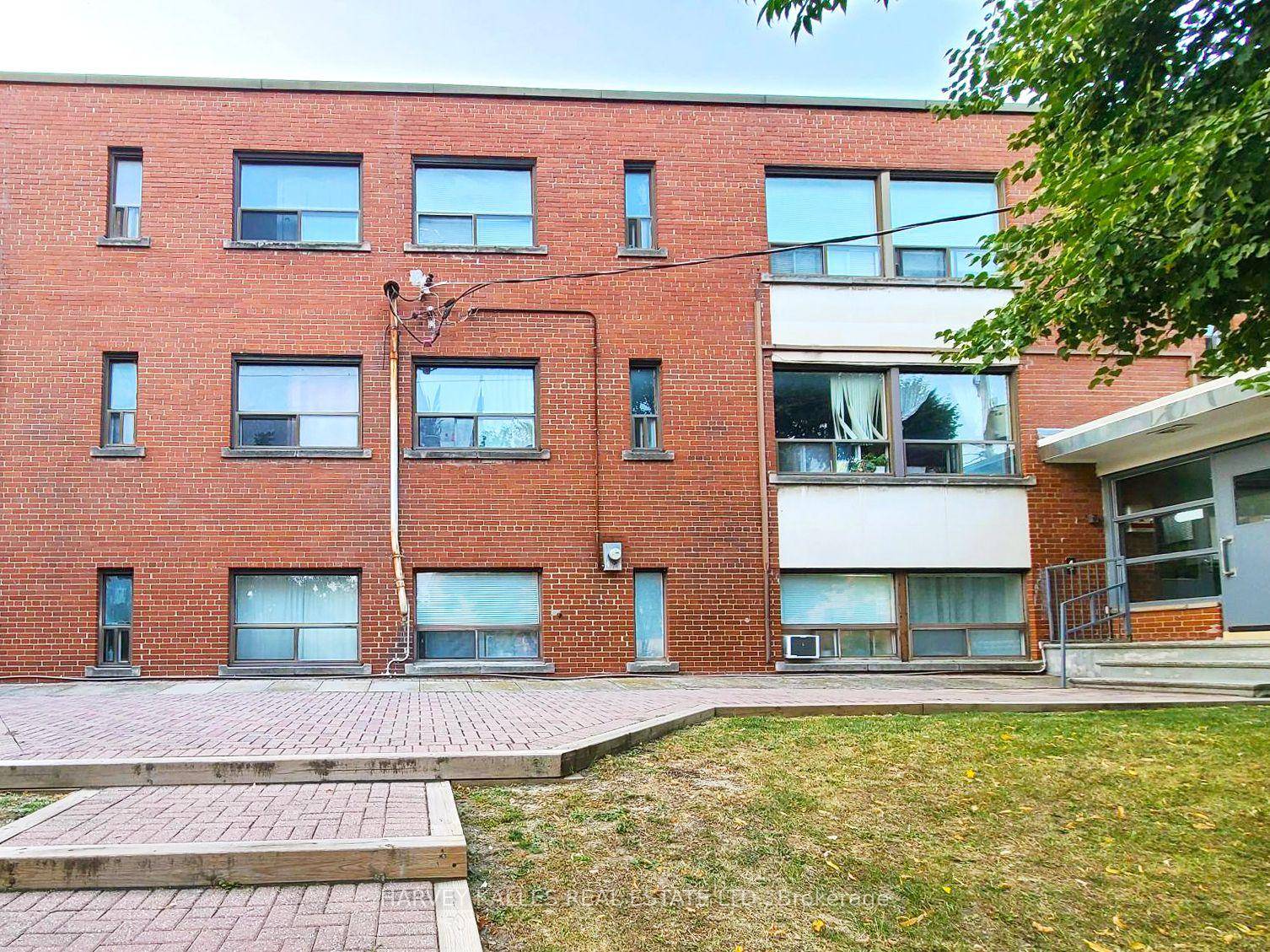 Welcome to 4 Greenbrook Drive a bright, spacious, and freshly renovated 2 bedroom suite in a quiet, well kept building.