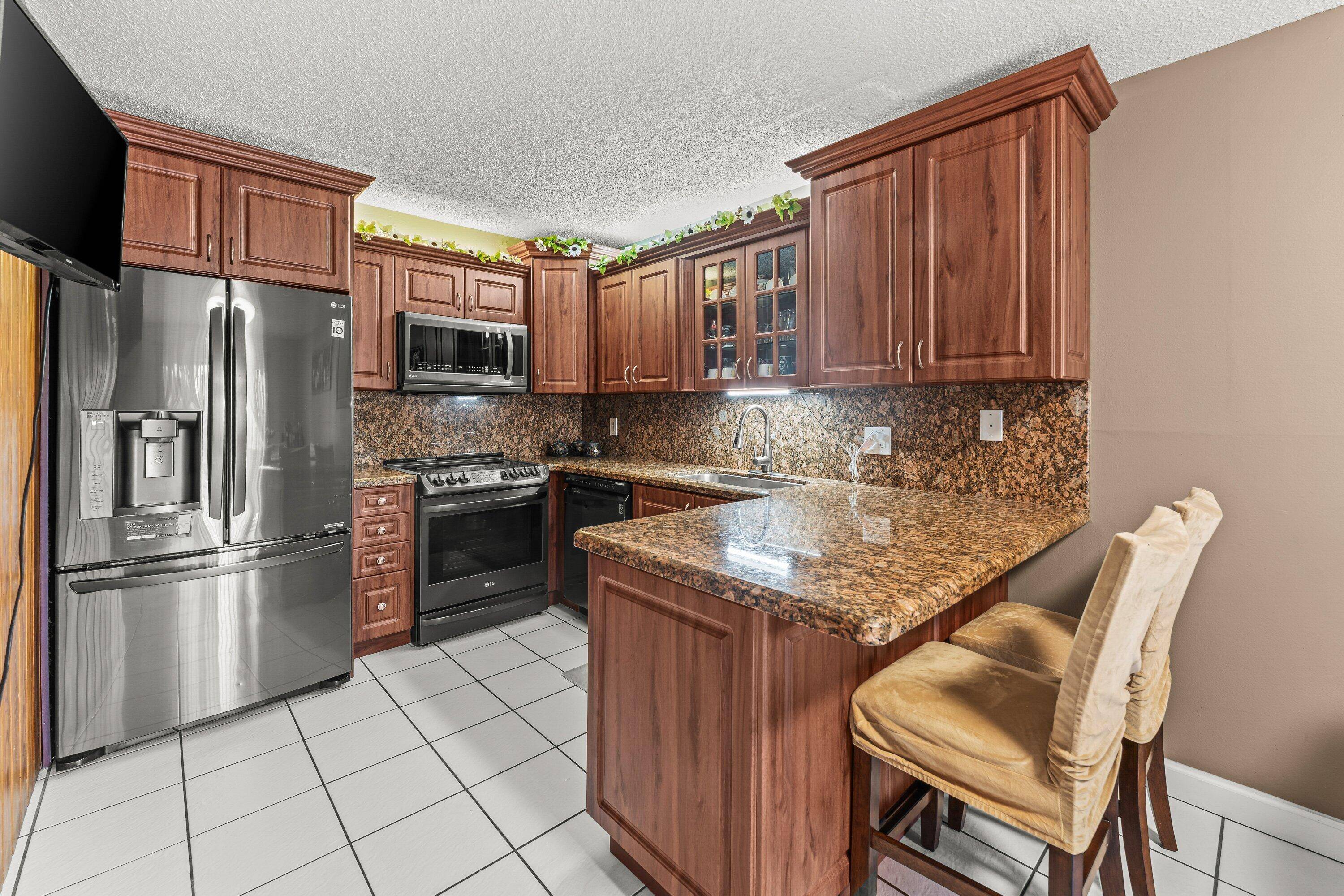 Welcome to this beautifully maintained and spacious 3BR 2.